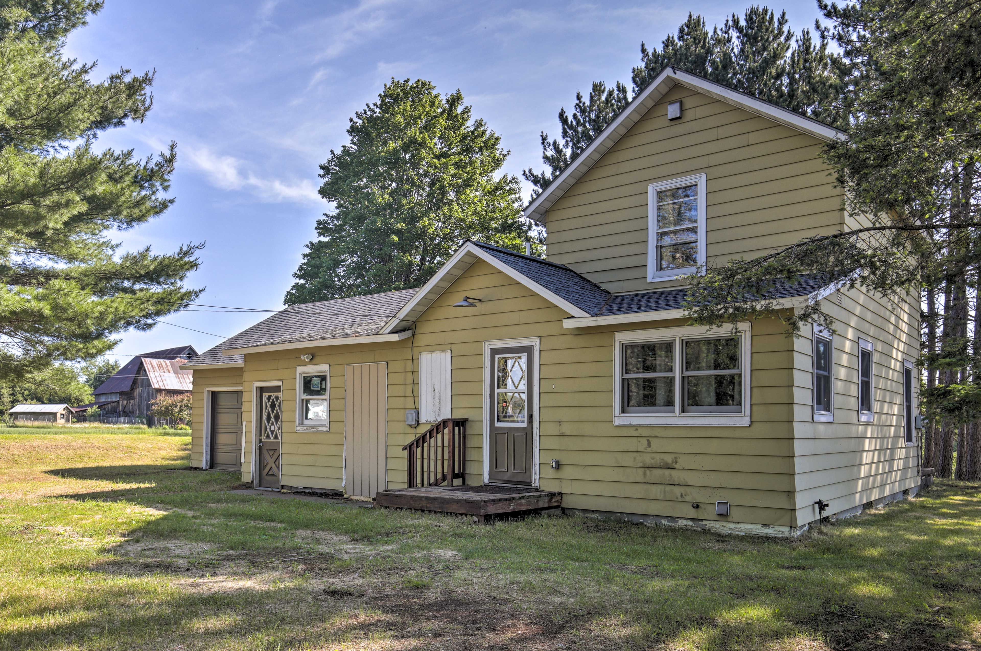 Property Exterior | 3 Steps to Enter