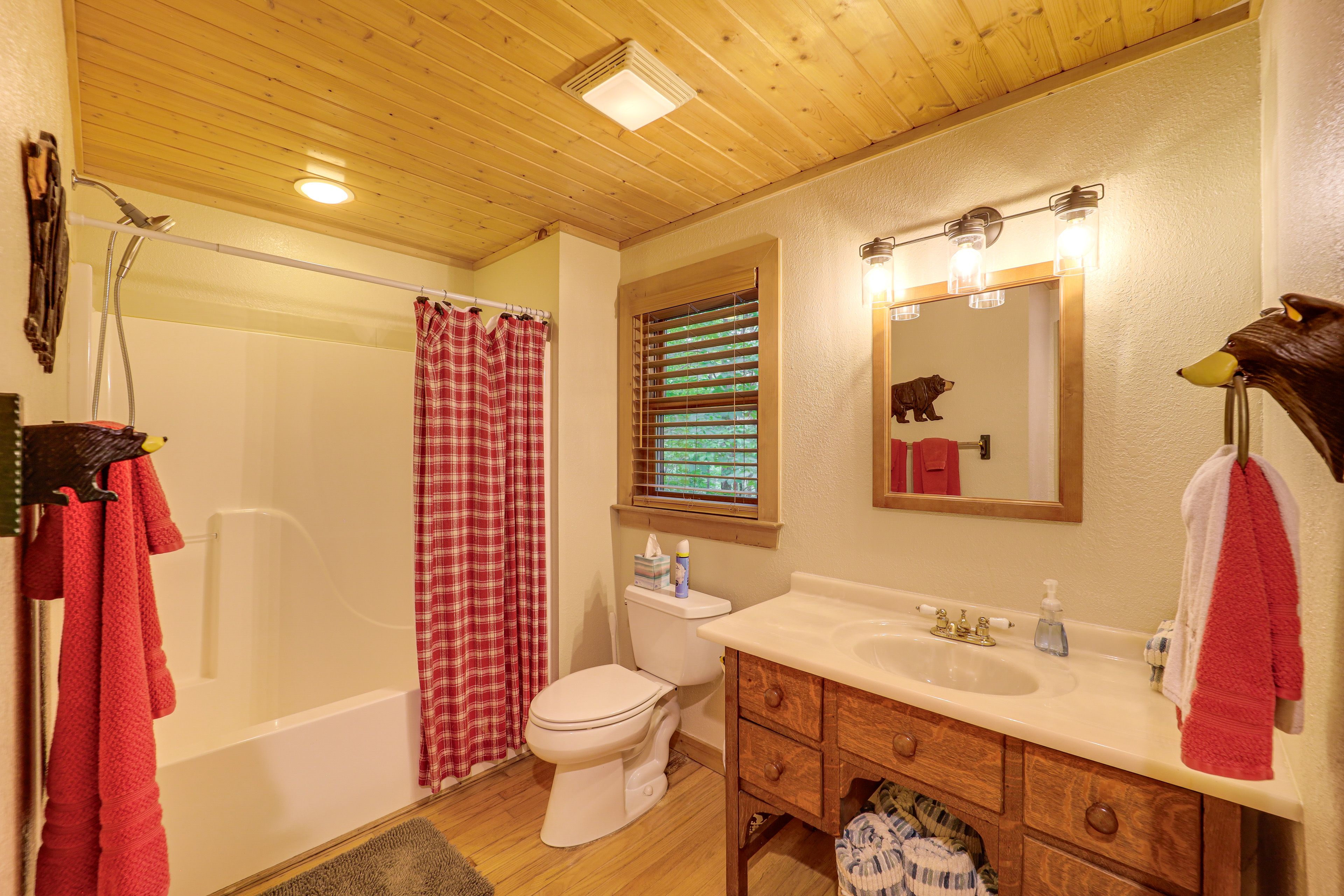 Full Bathroom | 1st Floor