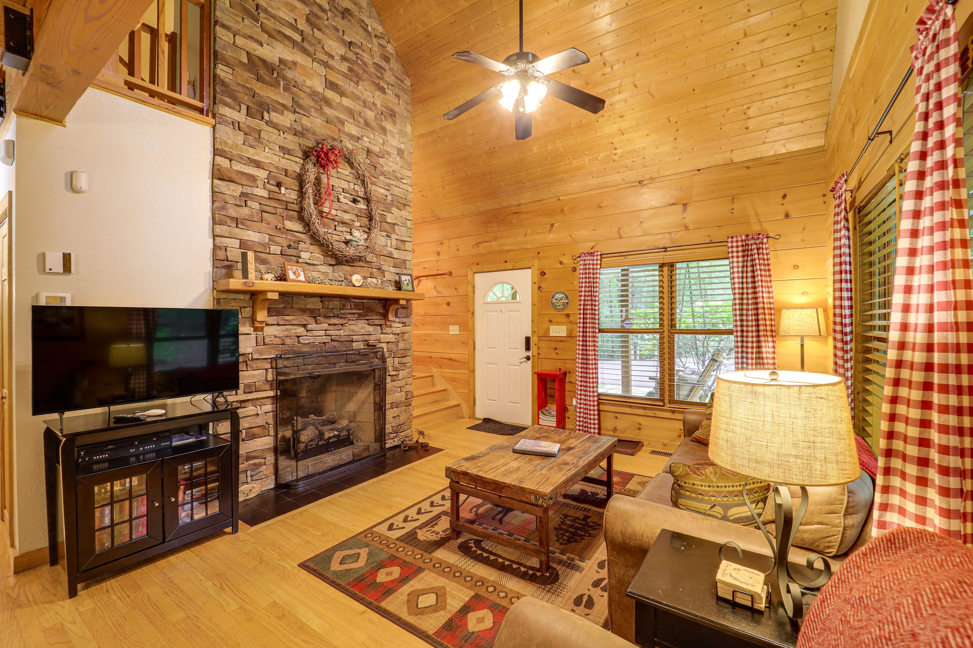 Deep Gap Vacation Rental | 2BR | 2BA | 1,305 Sq Ft | Stairs Required