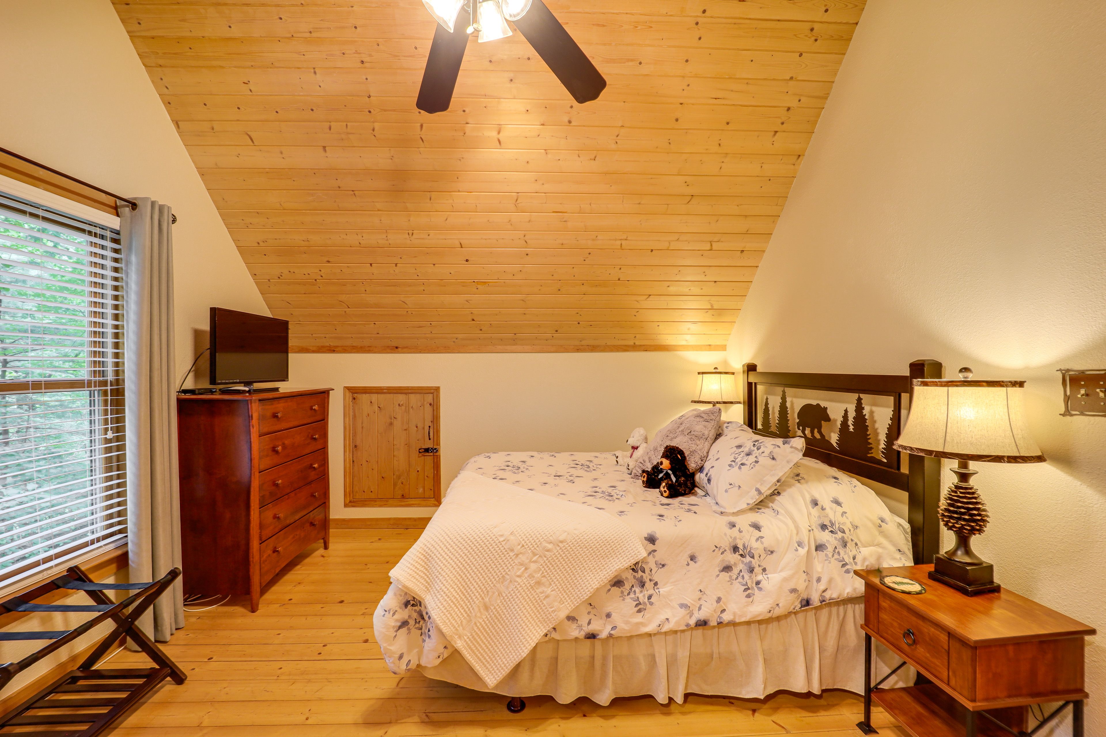 Bedroom 2 | Queen Bed | 2nd Floor