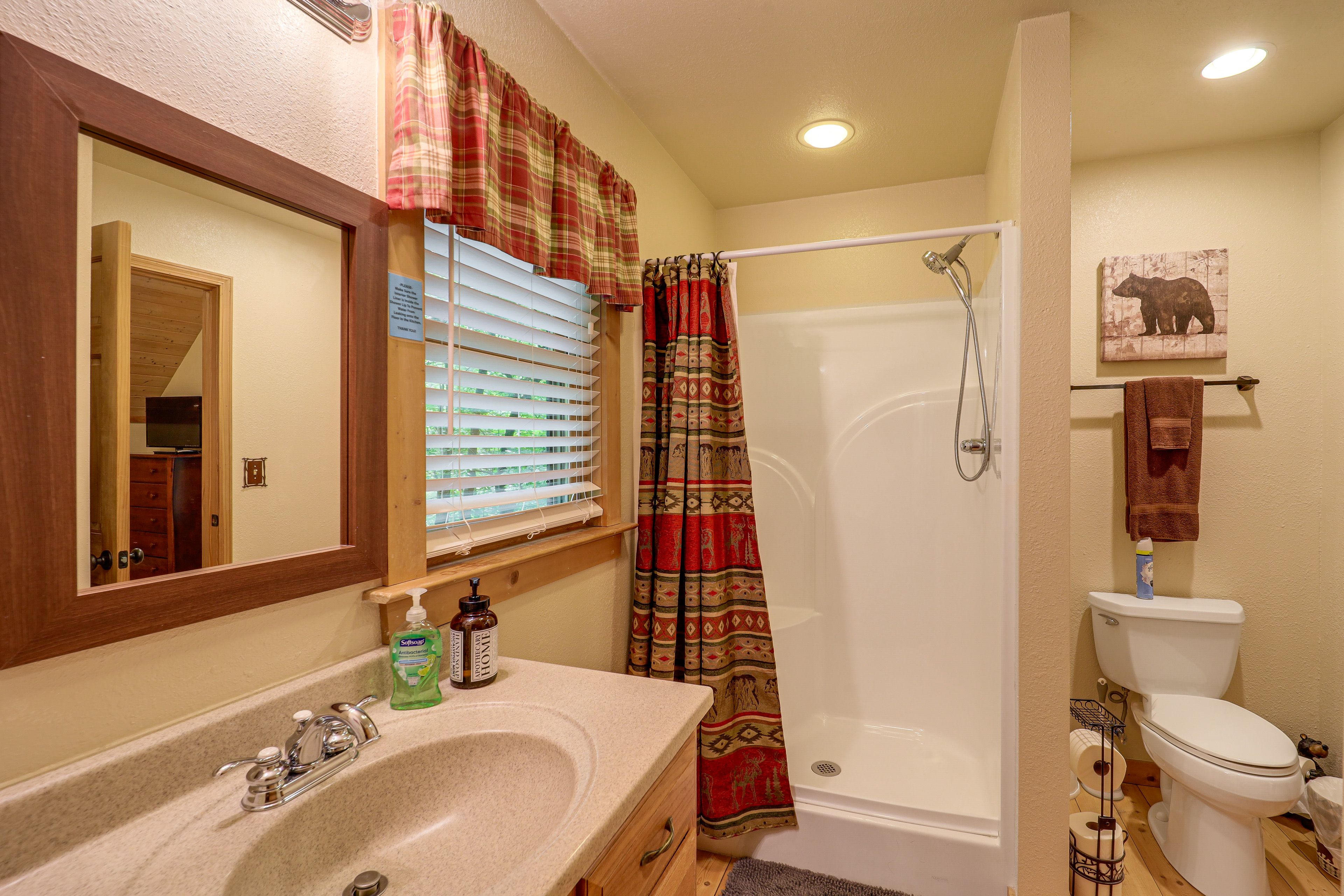 Full Bathroom | 2nd Floor
