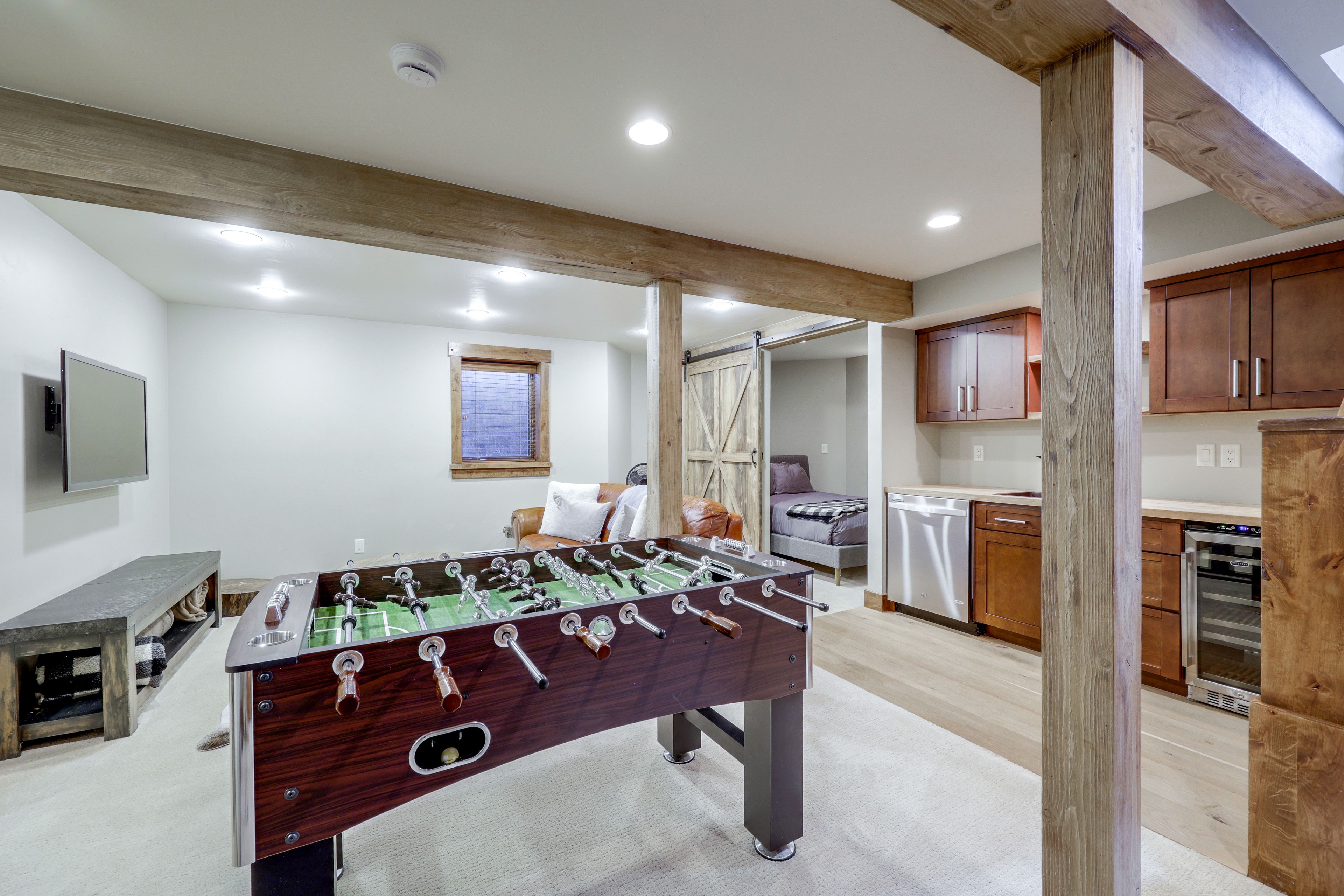 Basement | Lounge Area | Foosball Table | Smart TV