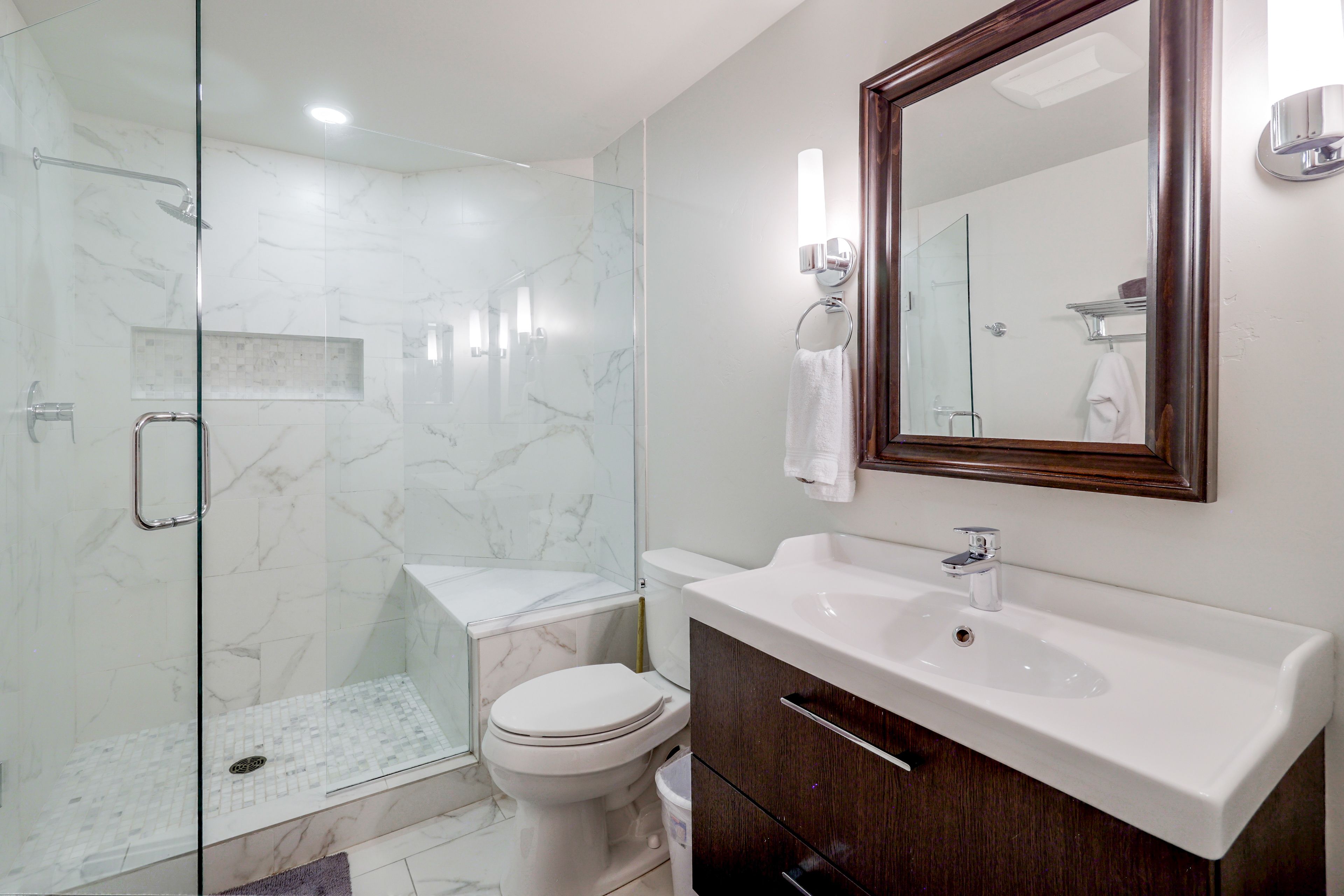 Full Bathroom | Basement | Towels Provided