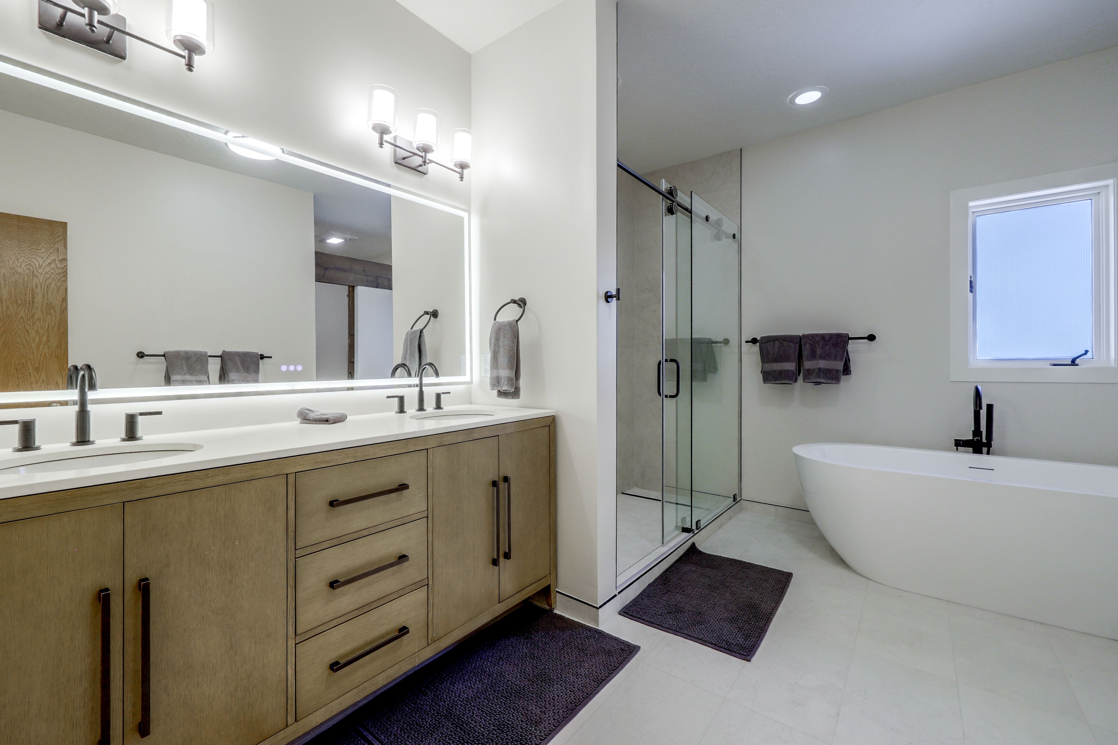 Full En-Suite Bathroom | Towels Provided