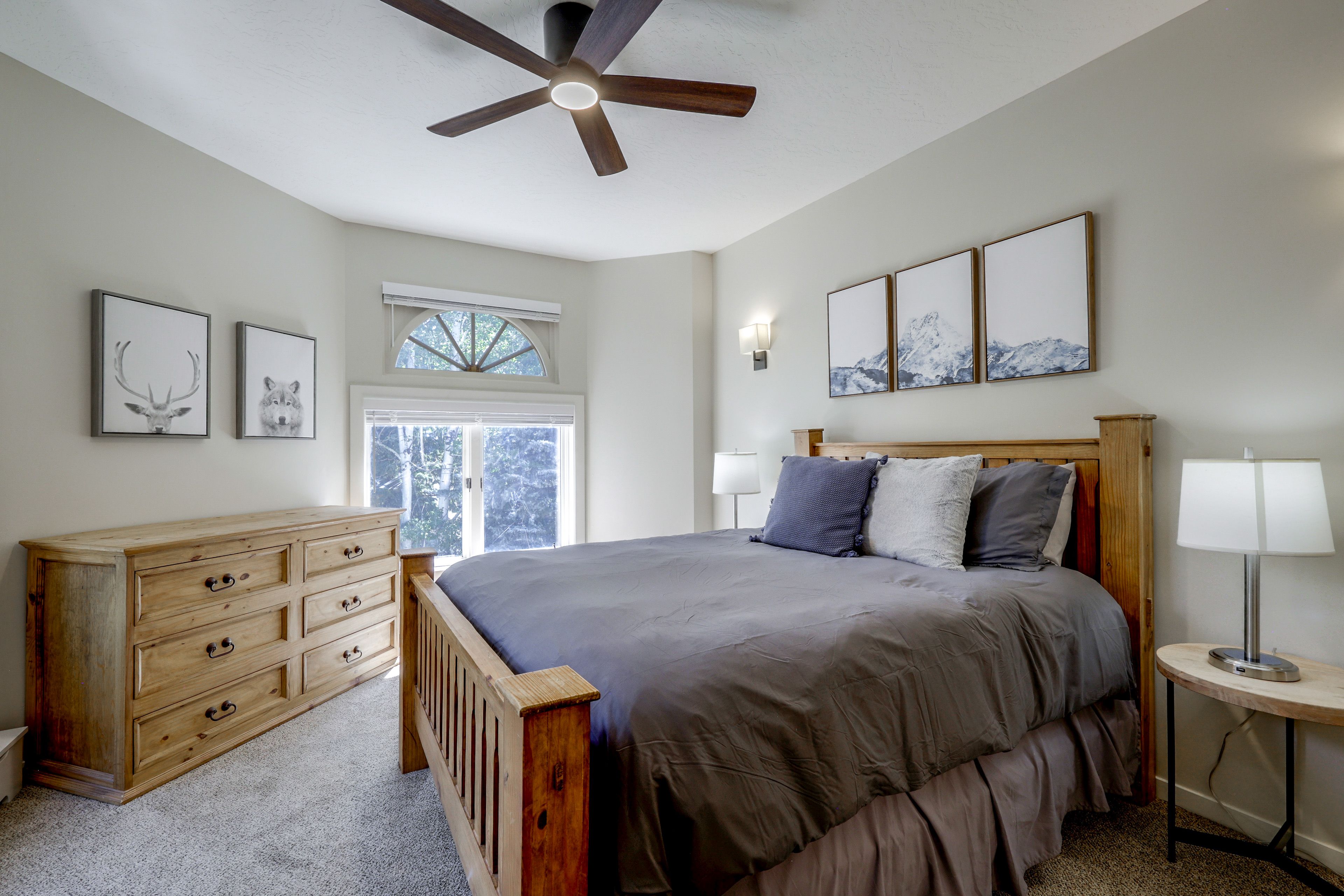Bedroom | Queen Bed