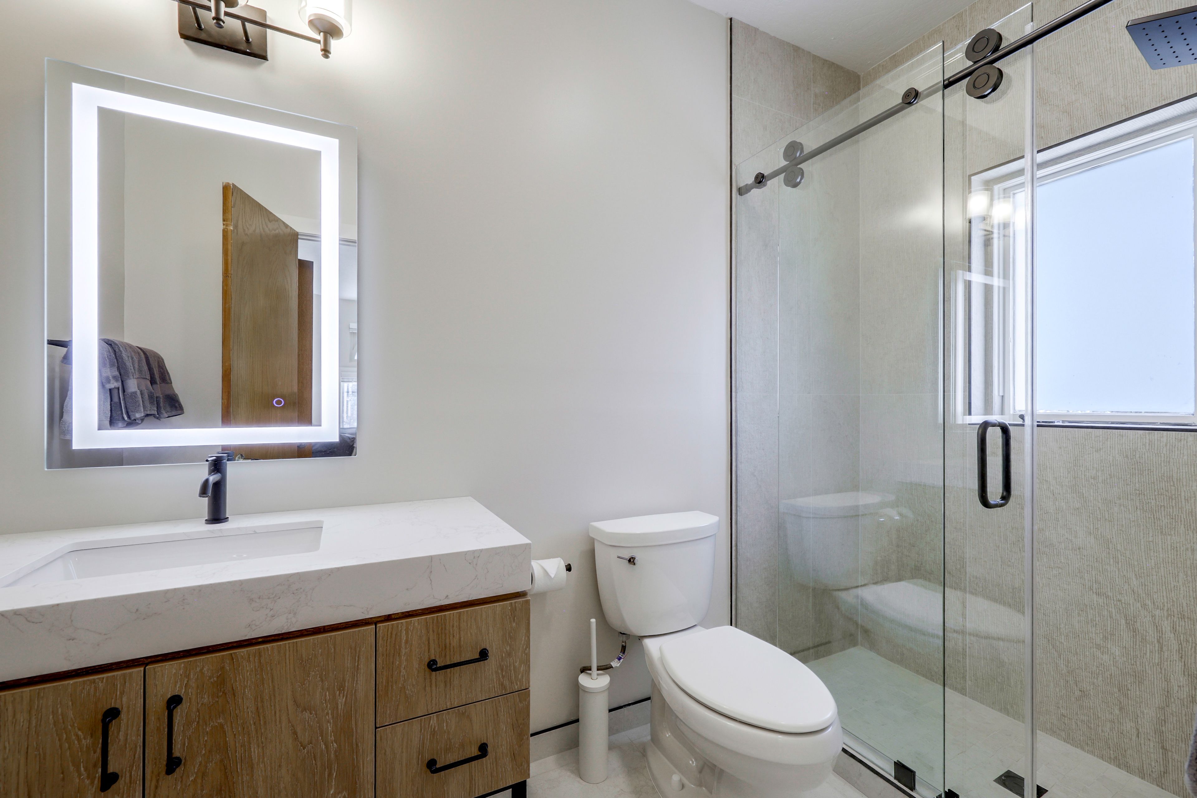 Full Bathroom | Towels Provided