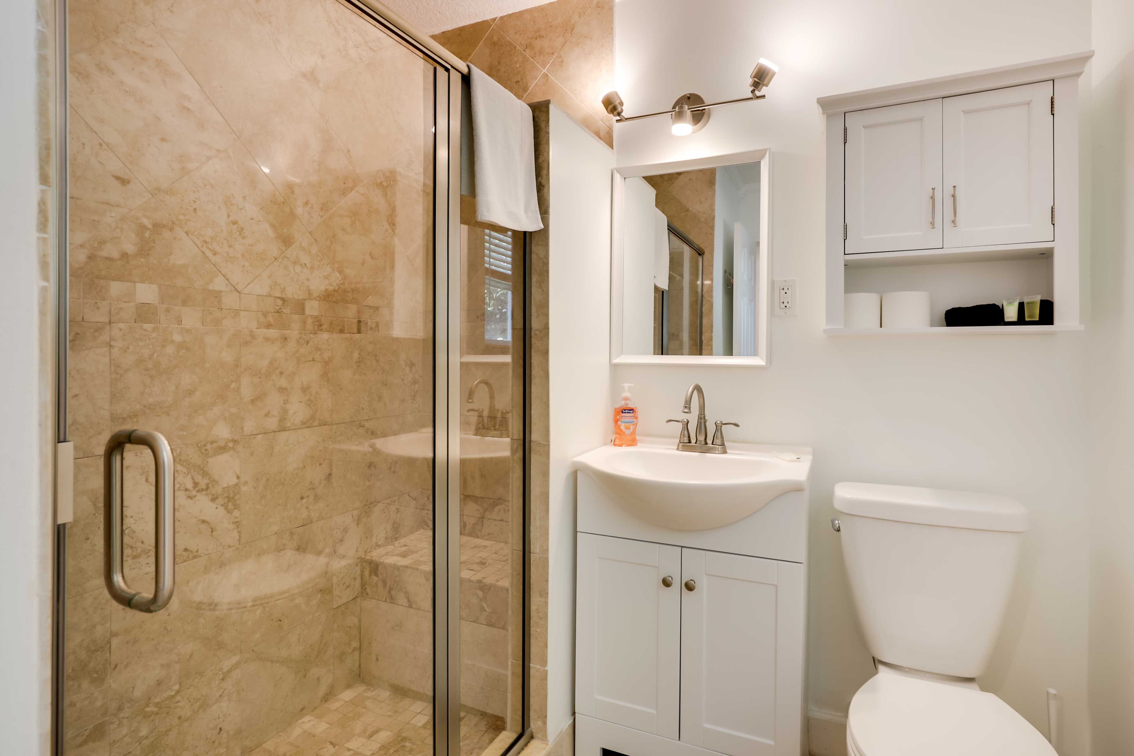 Full Bathroom | Towels Provided