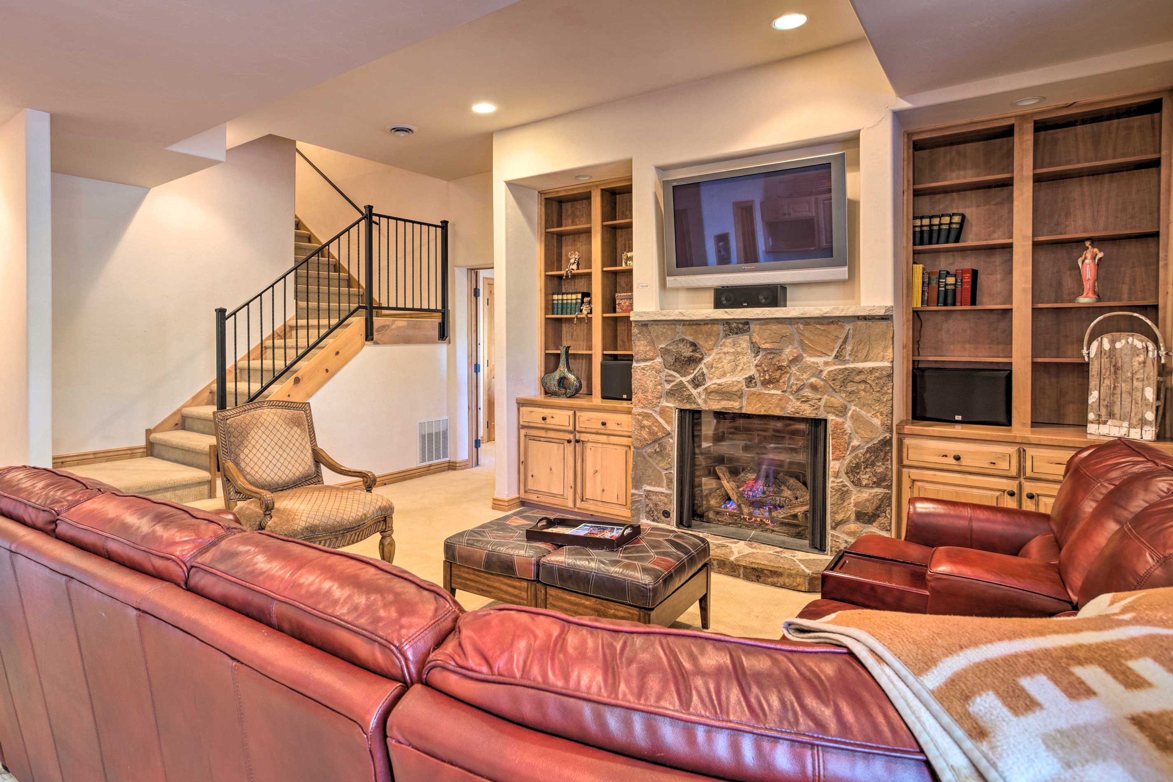 Living Room | Free WiFi | Cable TV | Central Heat