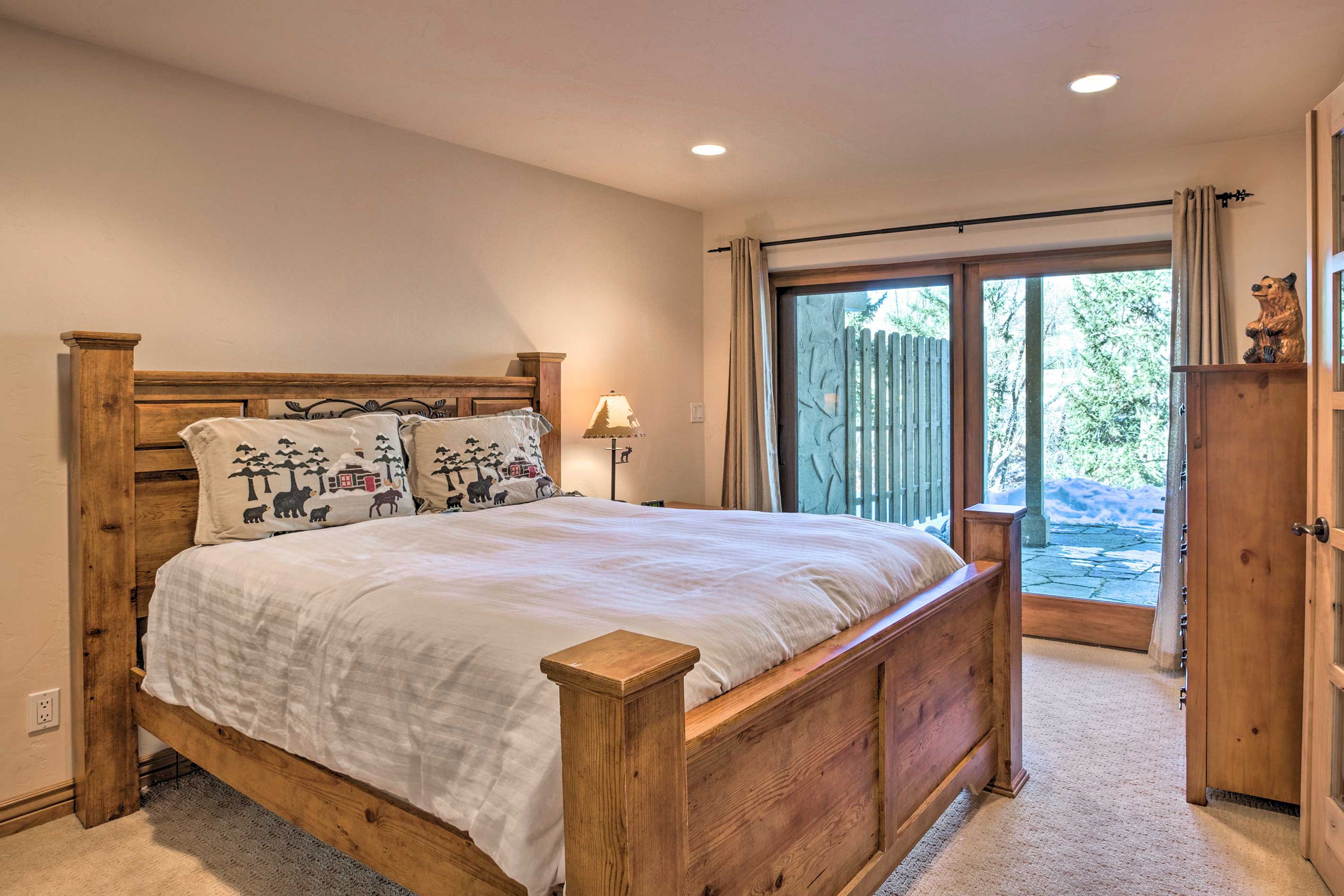 Bedroom 3 | Queen Bed | Linens Provided | Lower Level