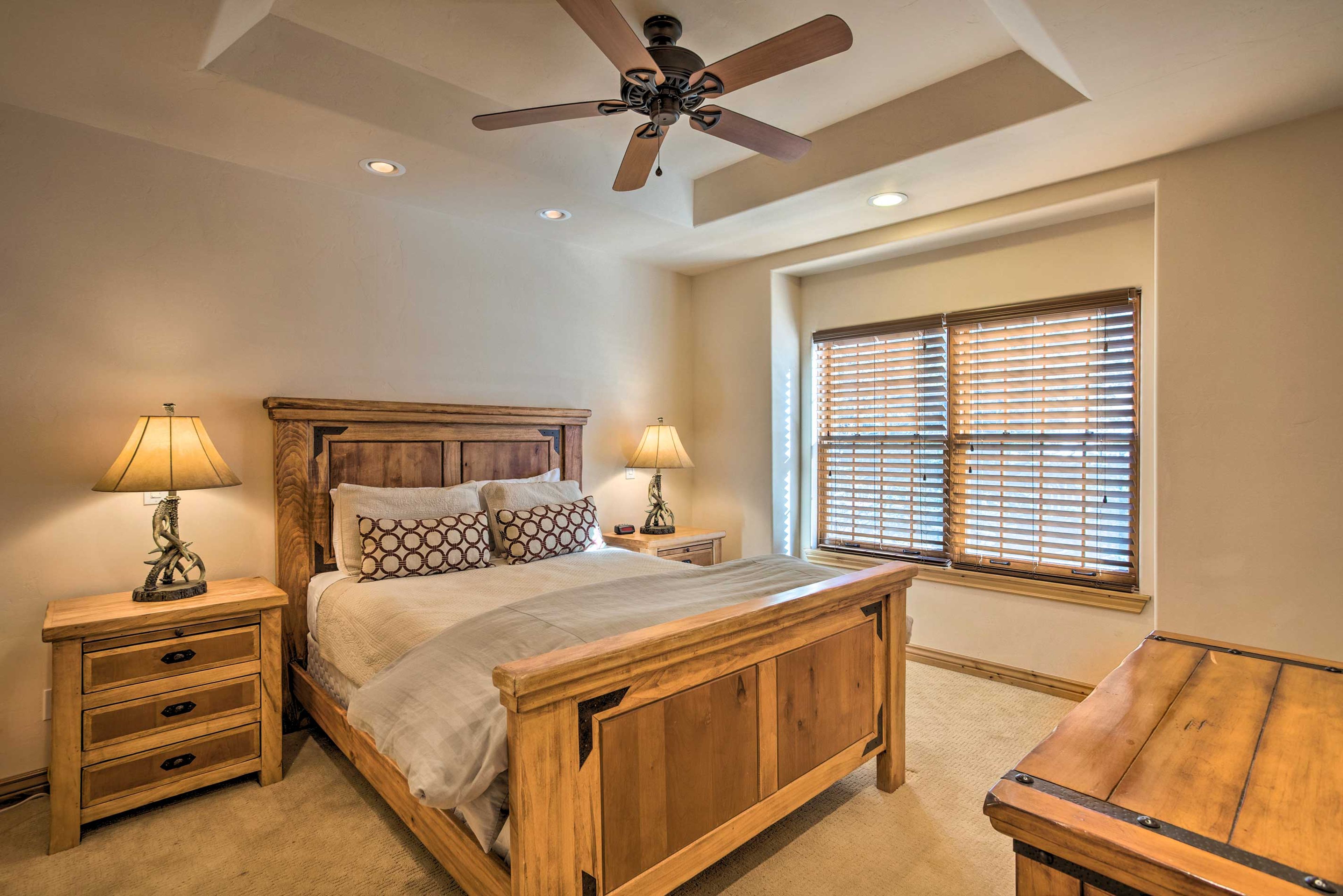 Bedroom 2 | Queen Bed | Main Floor