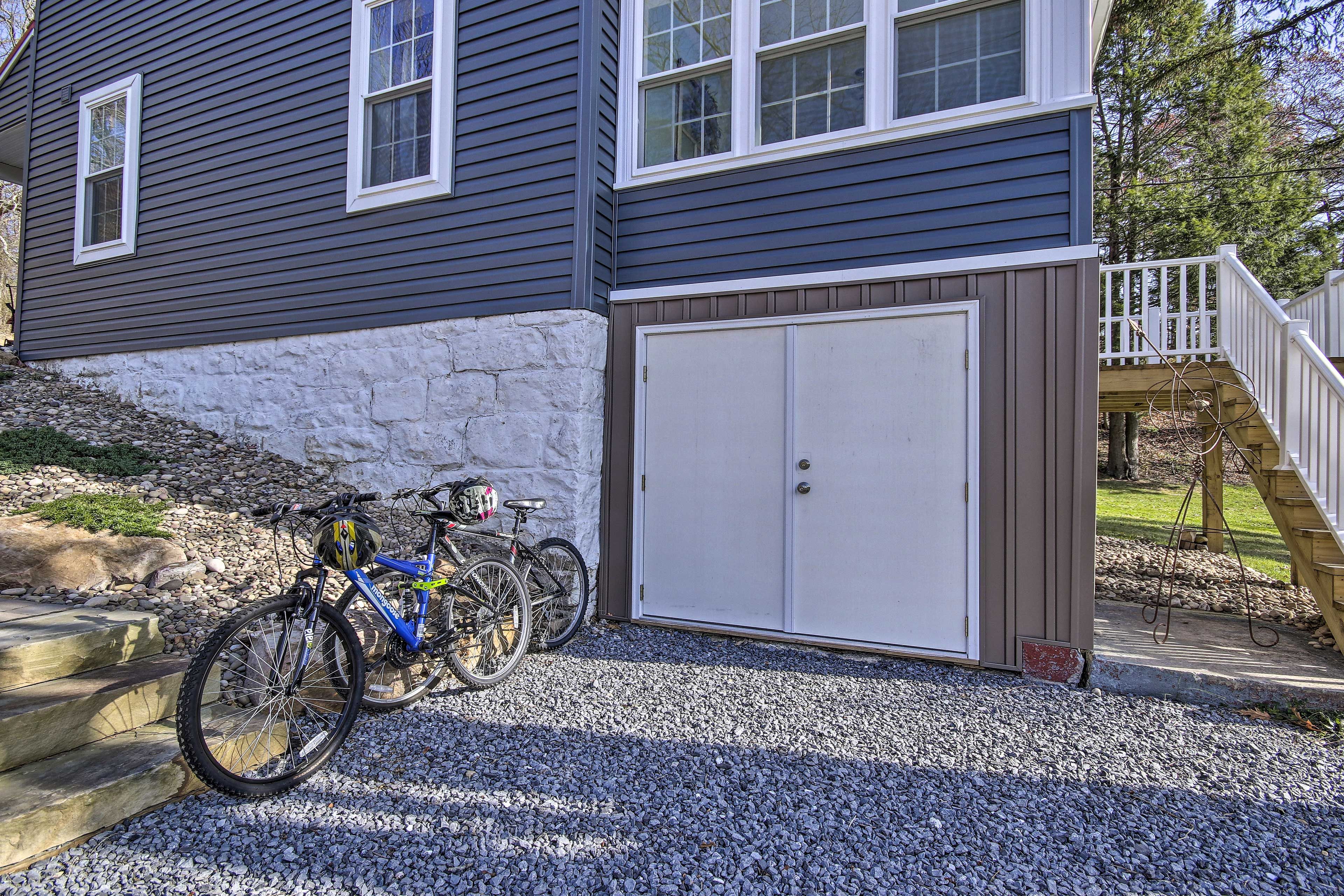Bikes Provided | Driveway Parking (4 Vehicles)