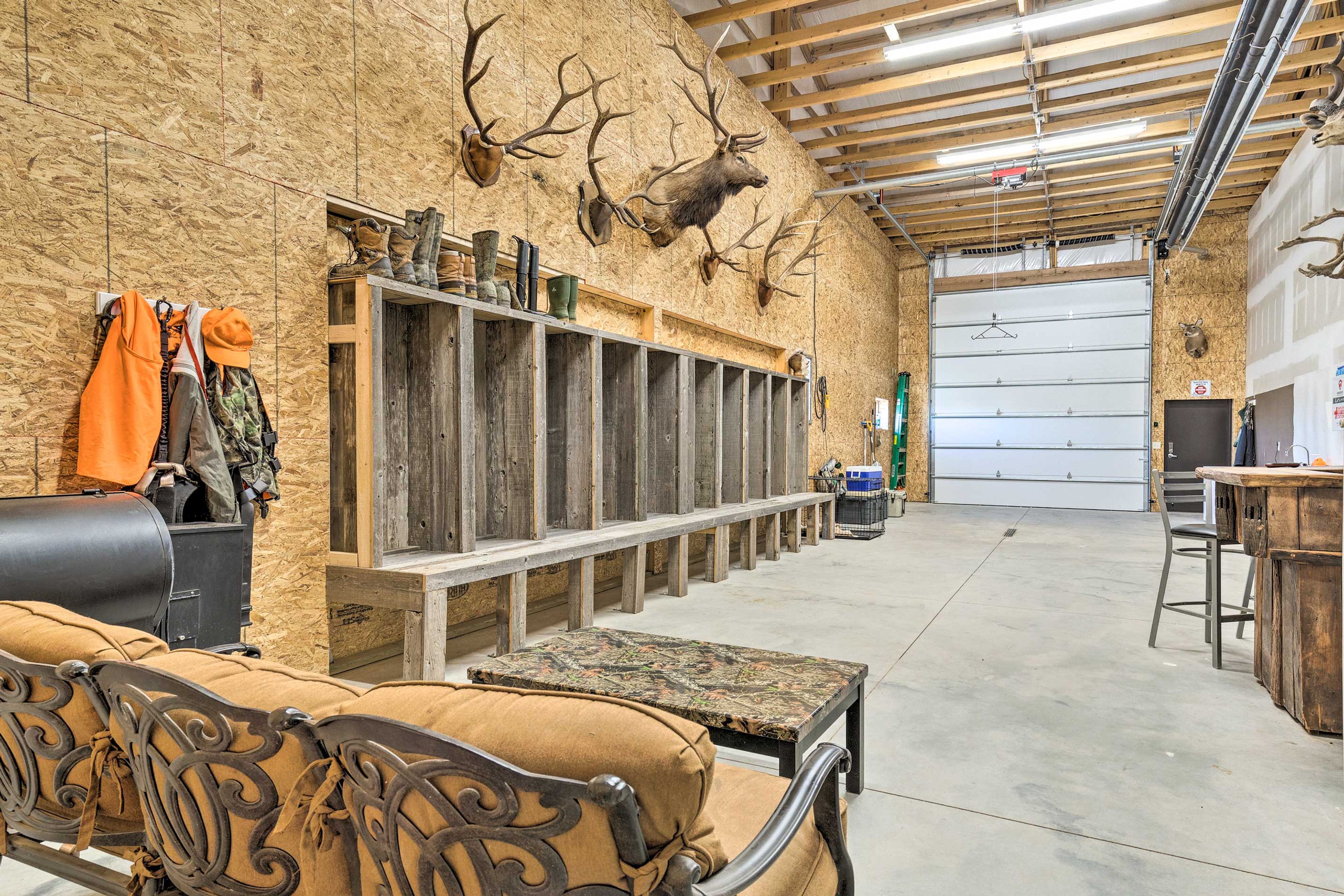 Garage | Storage | Bar