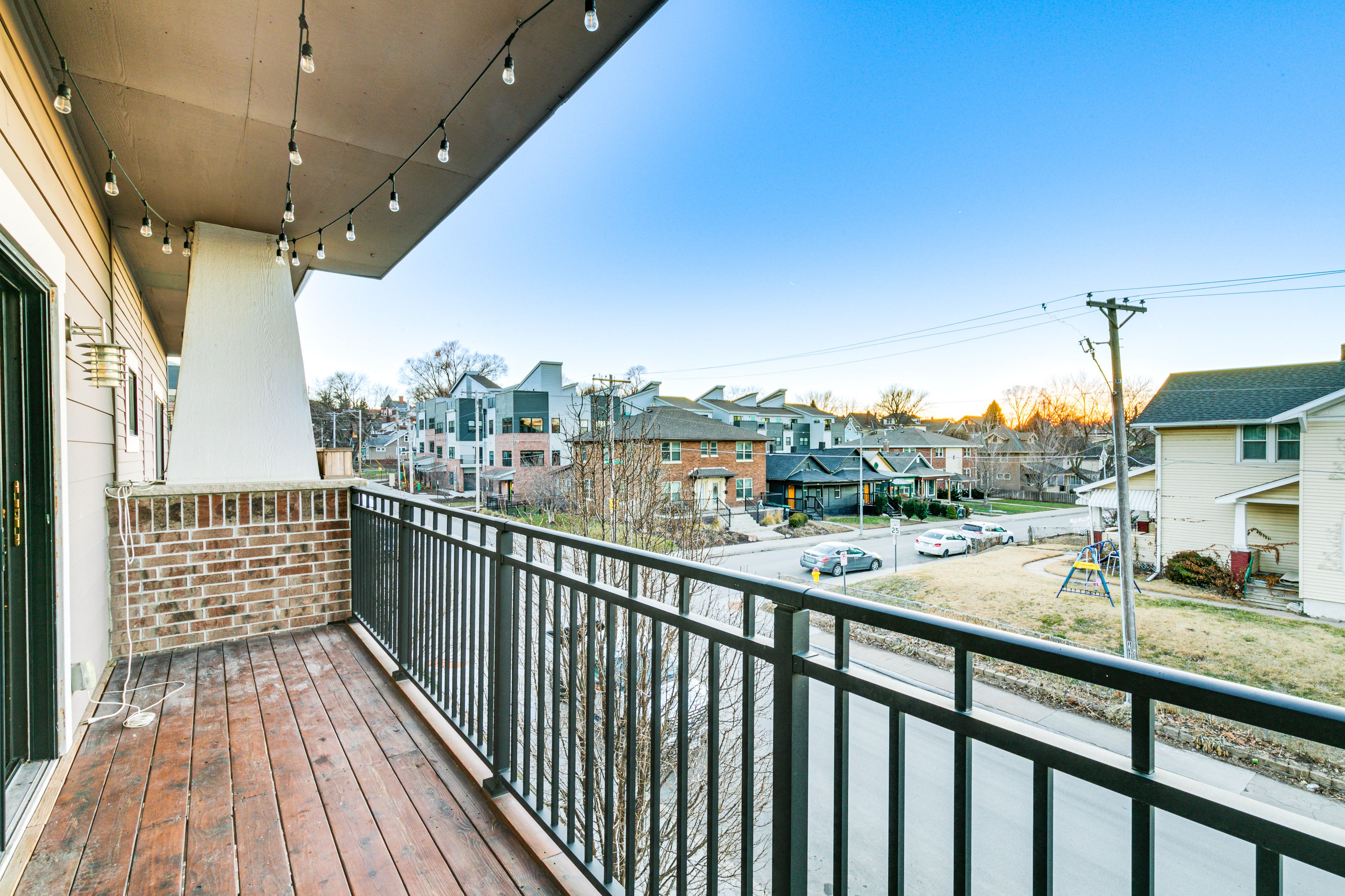 Private Balcony | Self Check-In | 3 Mi to Henry Doorly Zoo and Aquarium