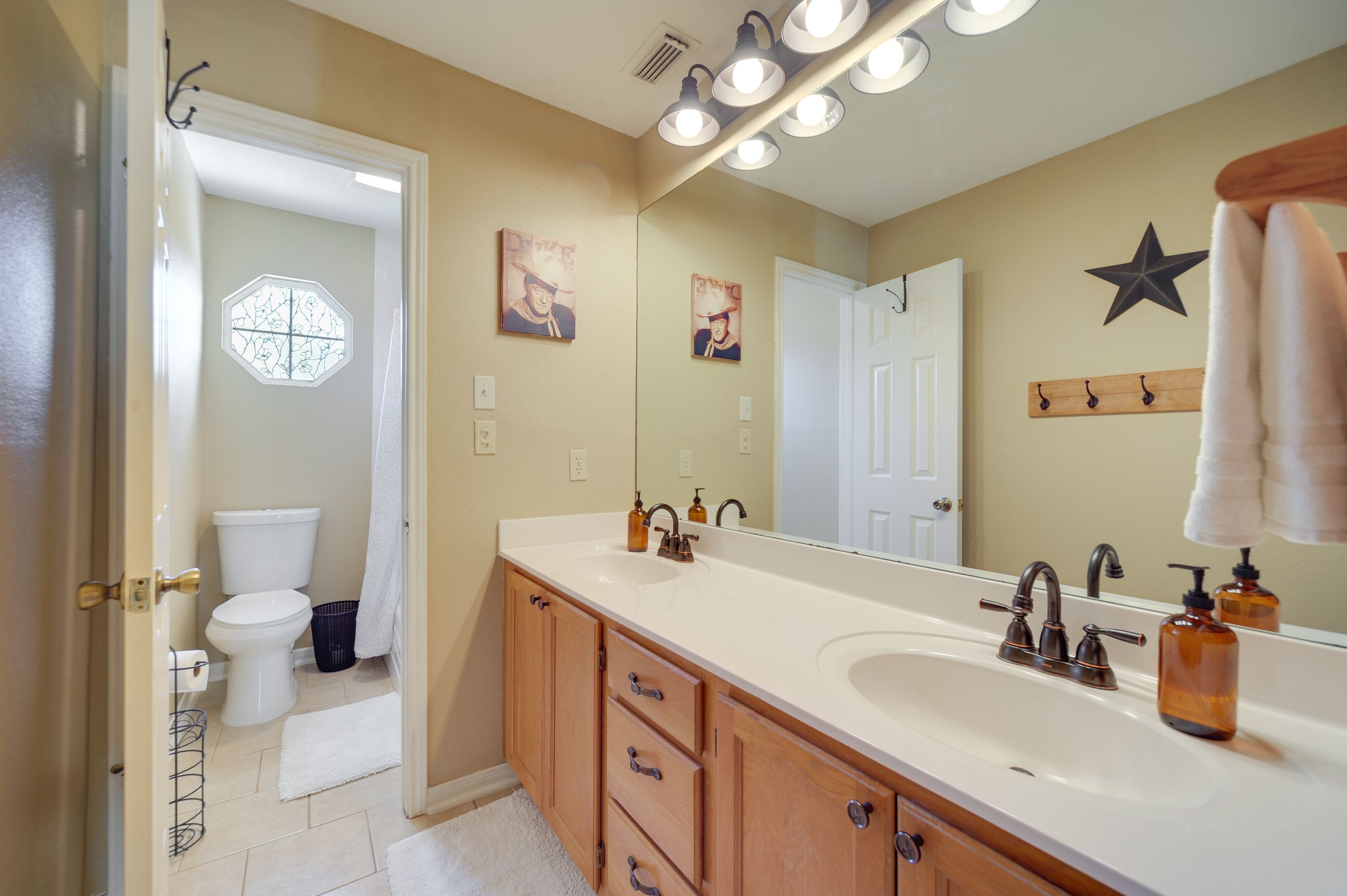 Full Bath | Complimentary Toiletries