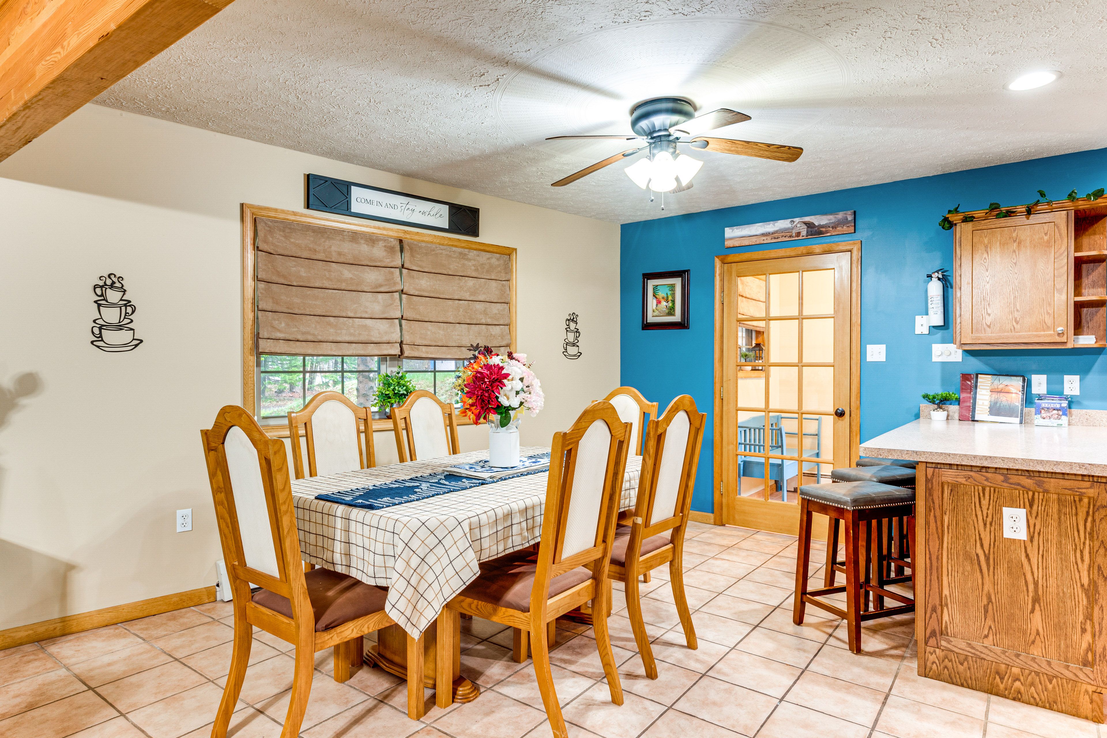 Lower Dining Area | Dishware & Flatware Provided