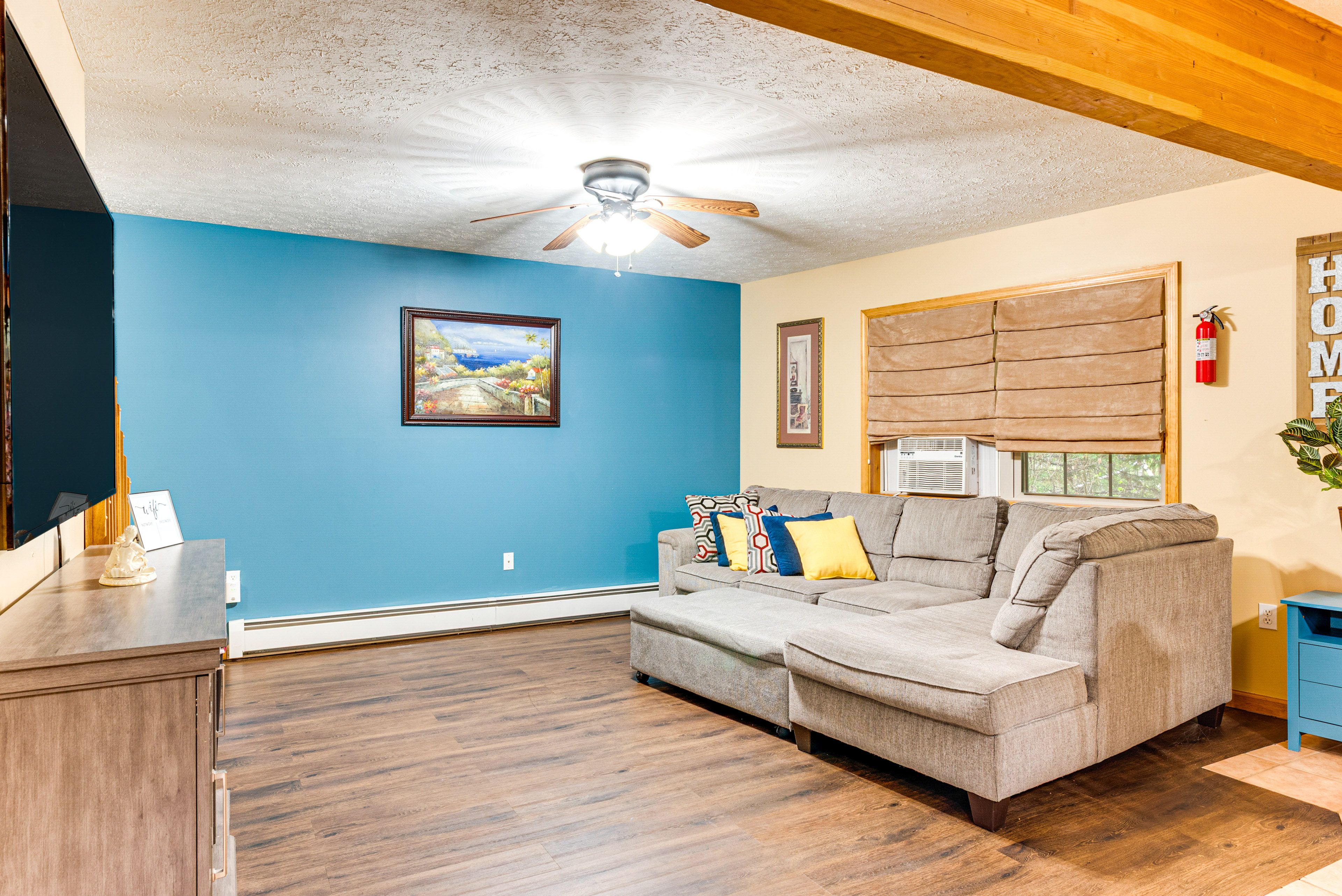 Lower Living Area | Smart TV