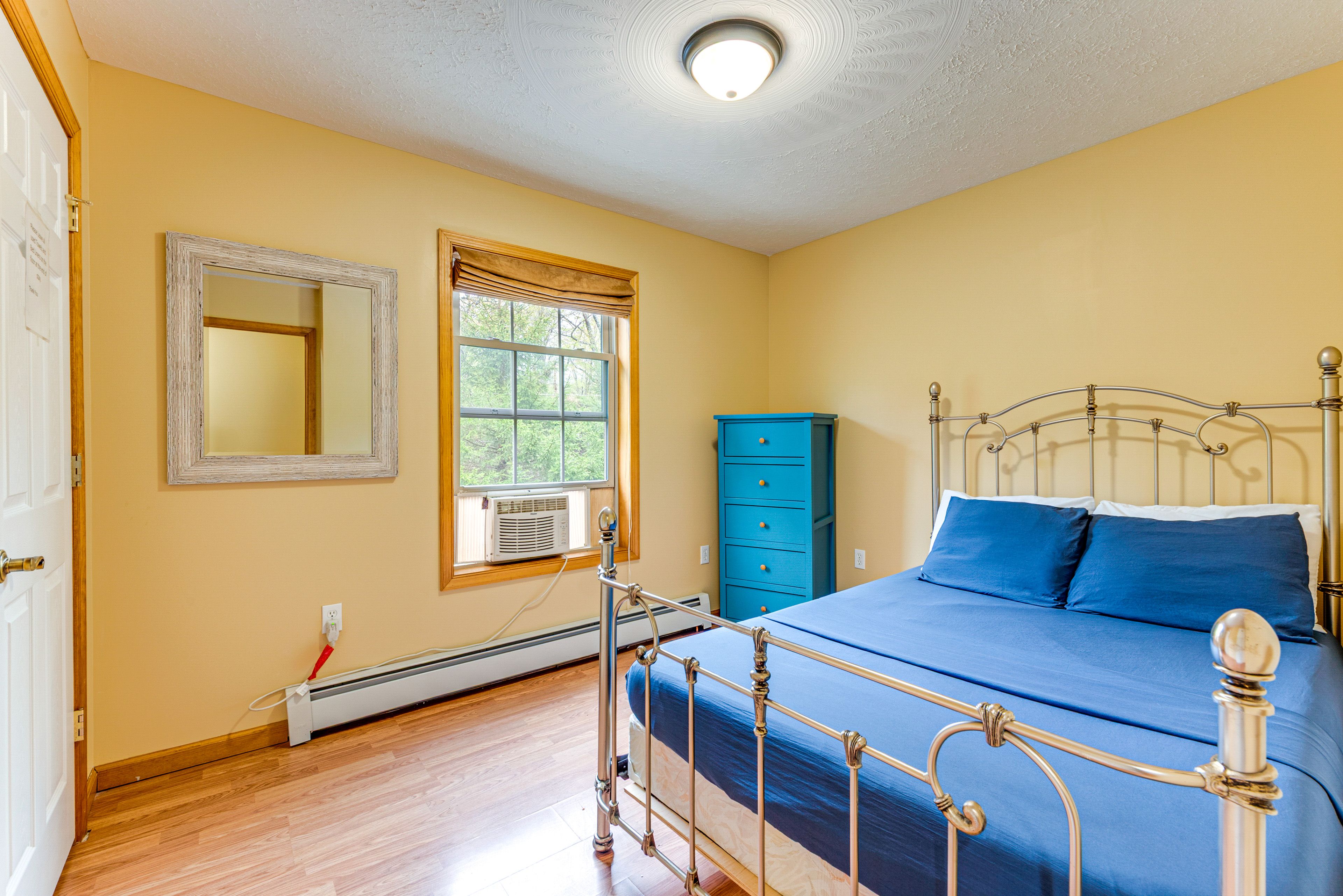 Bedroom 3 | Queen Bed