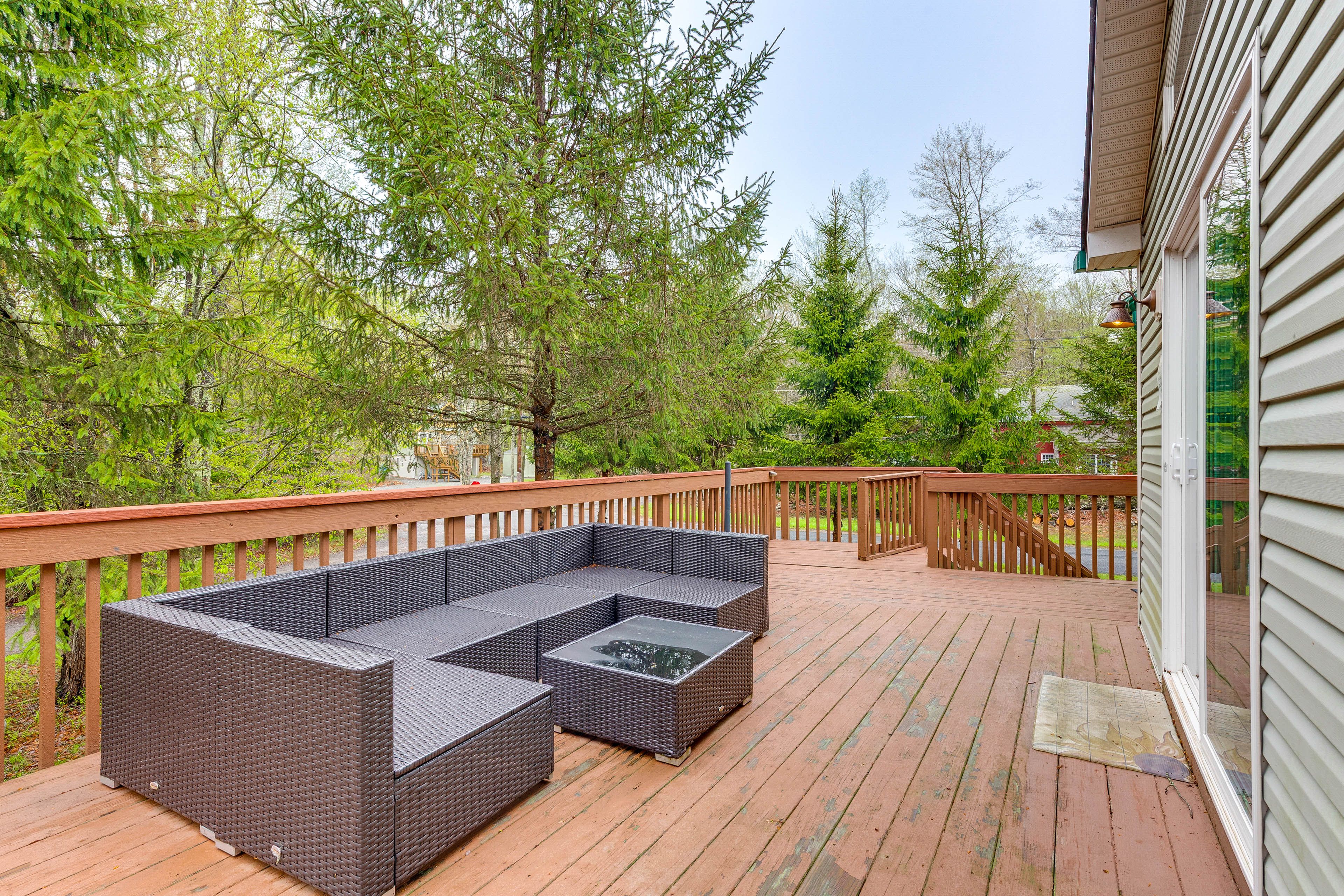 Deck | Outdoor Seating