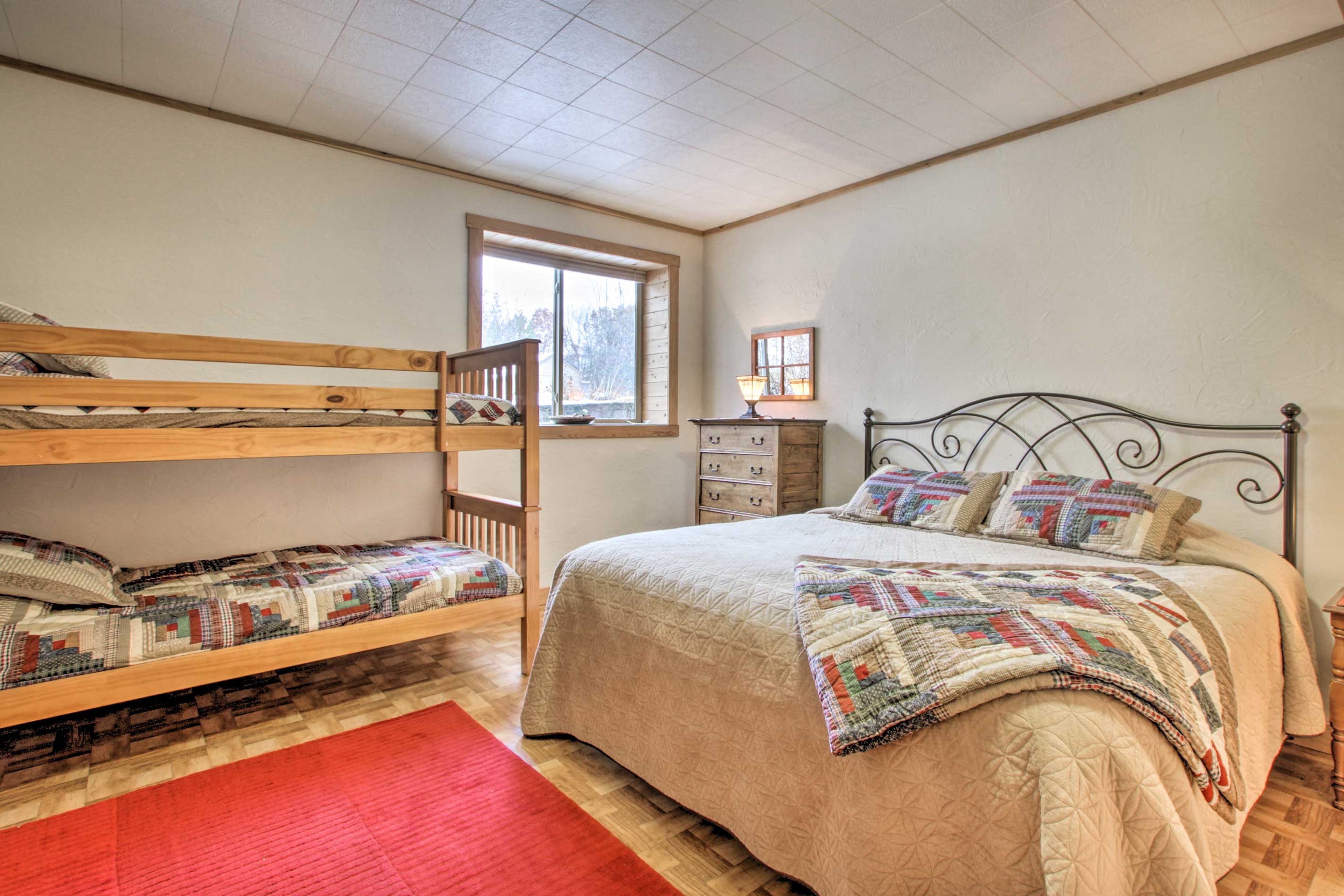 Bedroom 2 | King Bed | Twin Bunk Bed