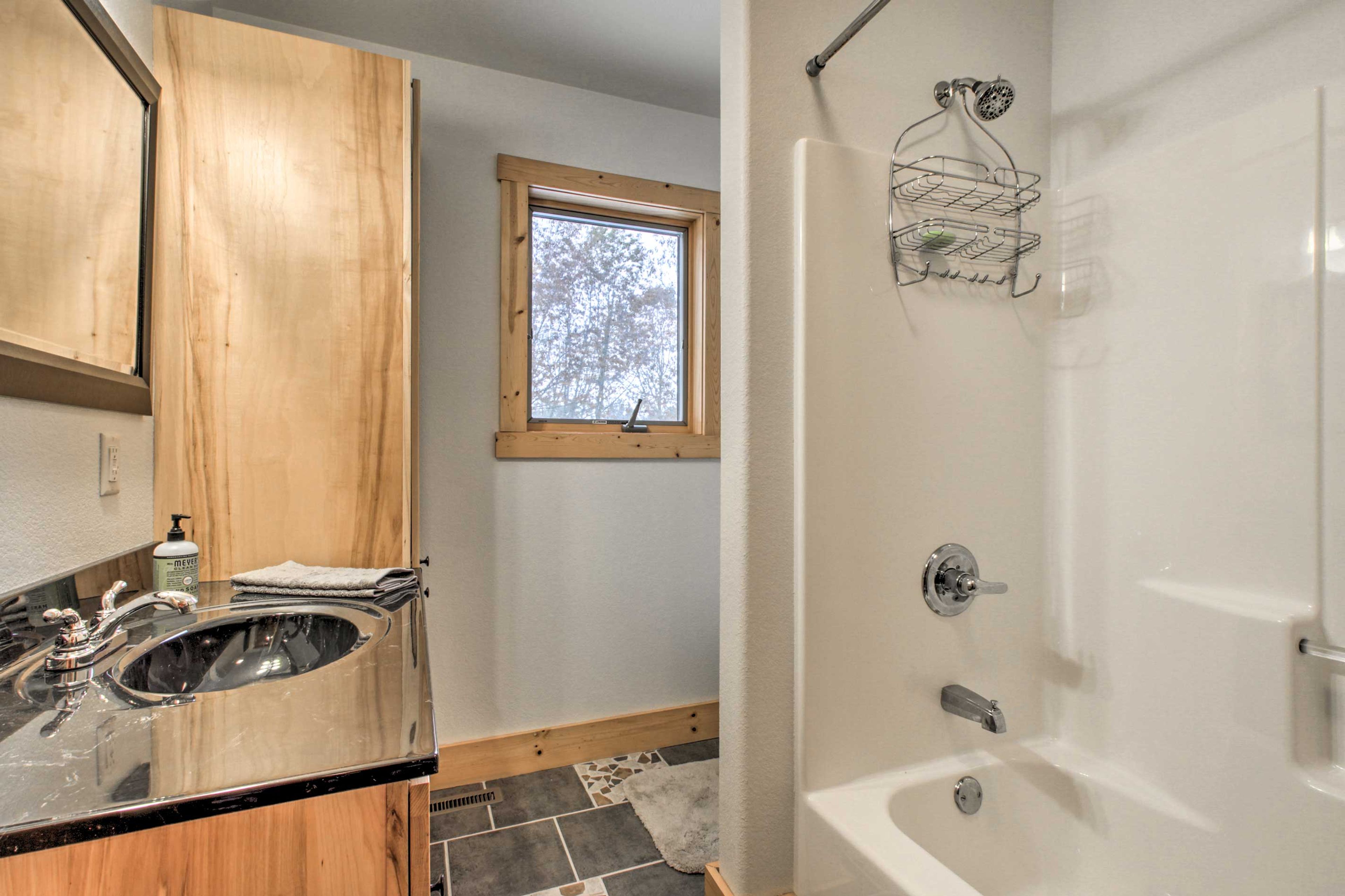 En-Suite Bathroom | Towels Provided