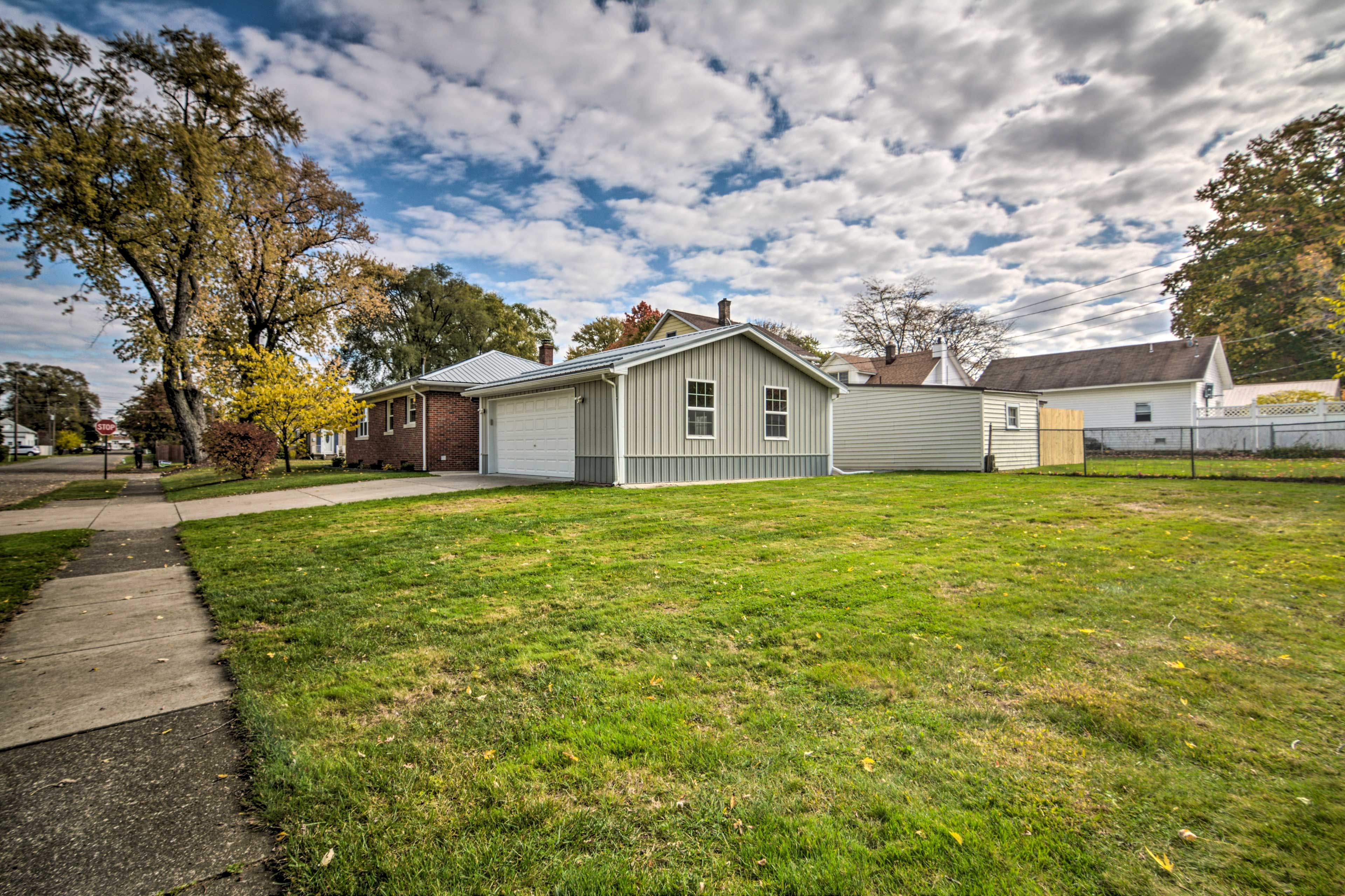 You'll love this quaint neighborhood setting, just 2 miles from downtown.