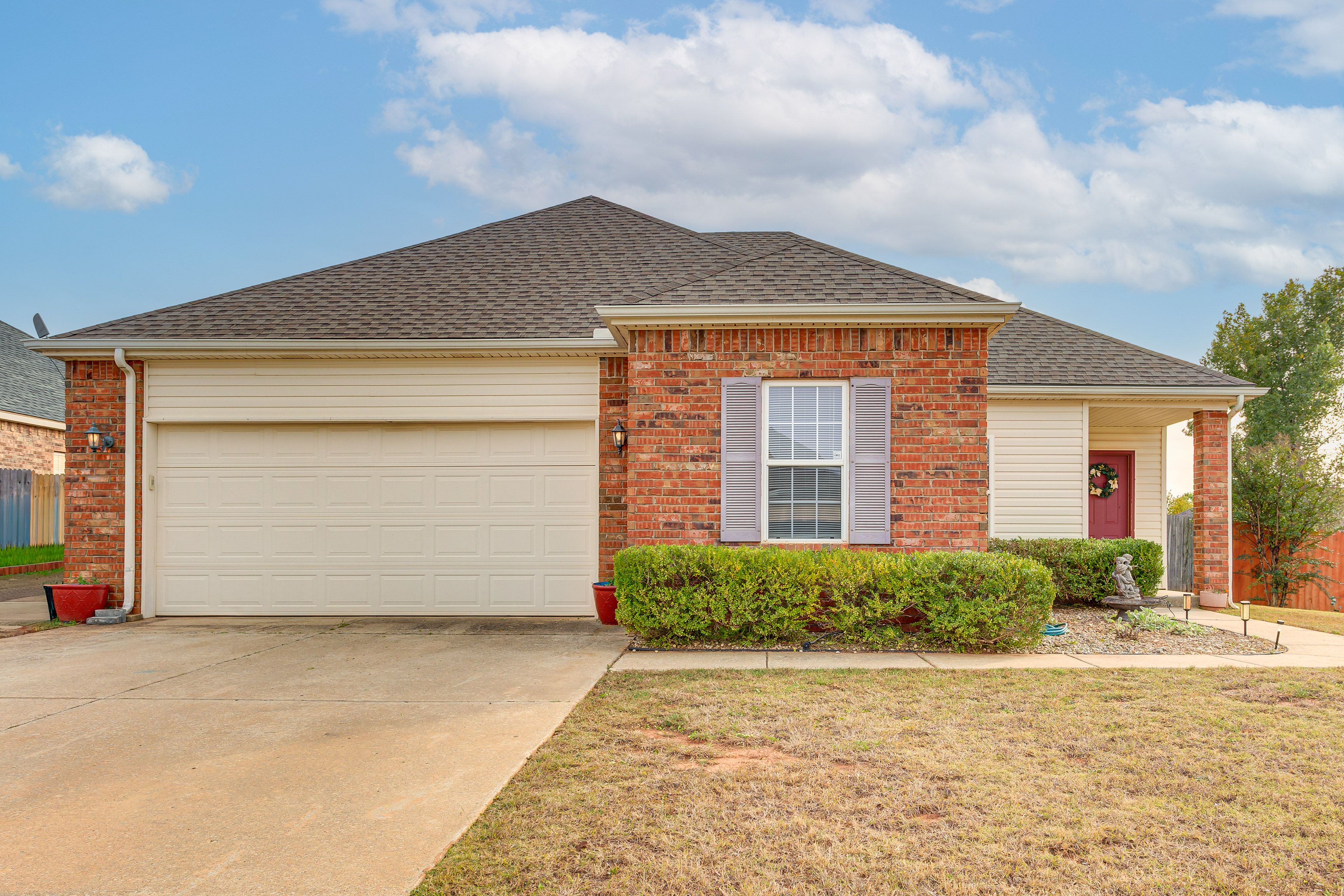 Exterior | Adjoining Unit on Left Side