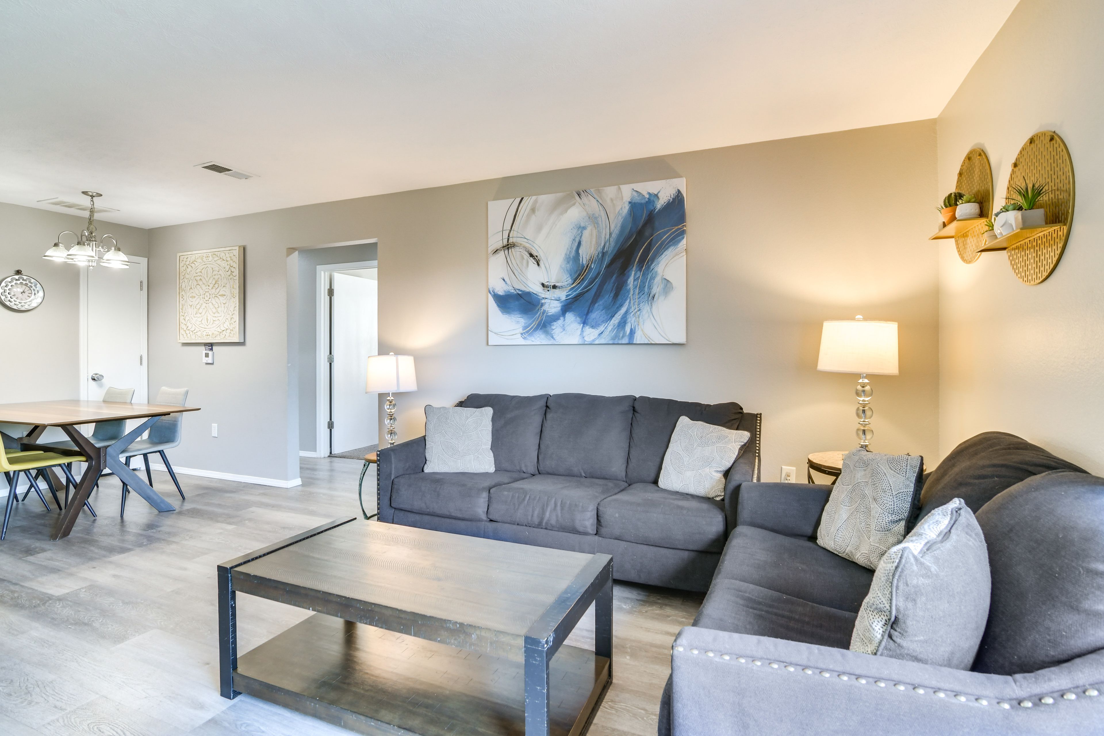 Living Room | Queen Sleeper Sofa | Central Heating & A/C | Free WiFi | Smart TV