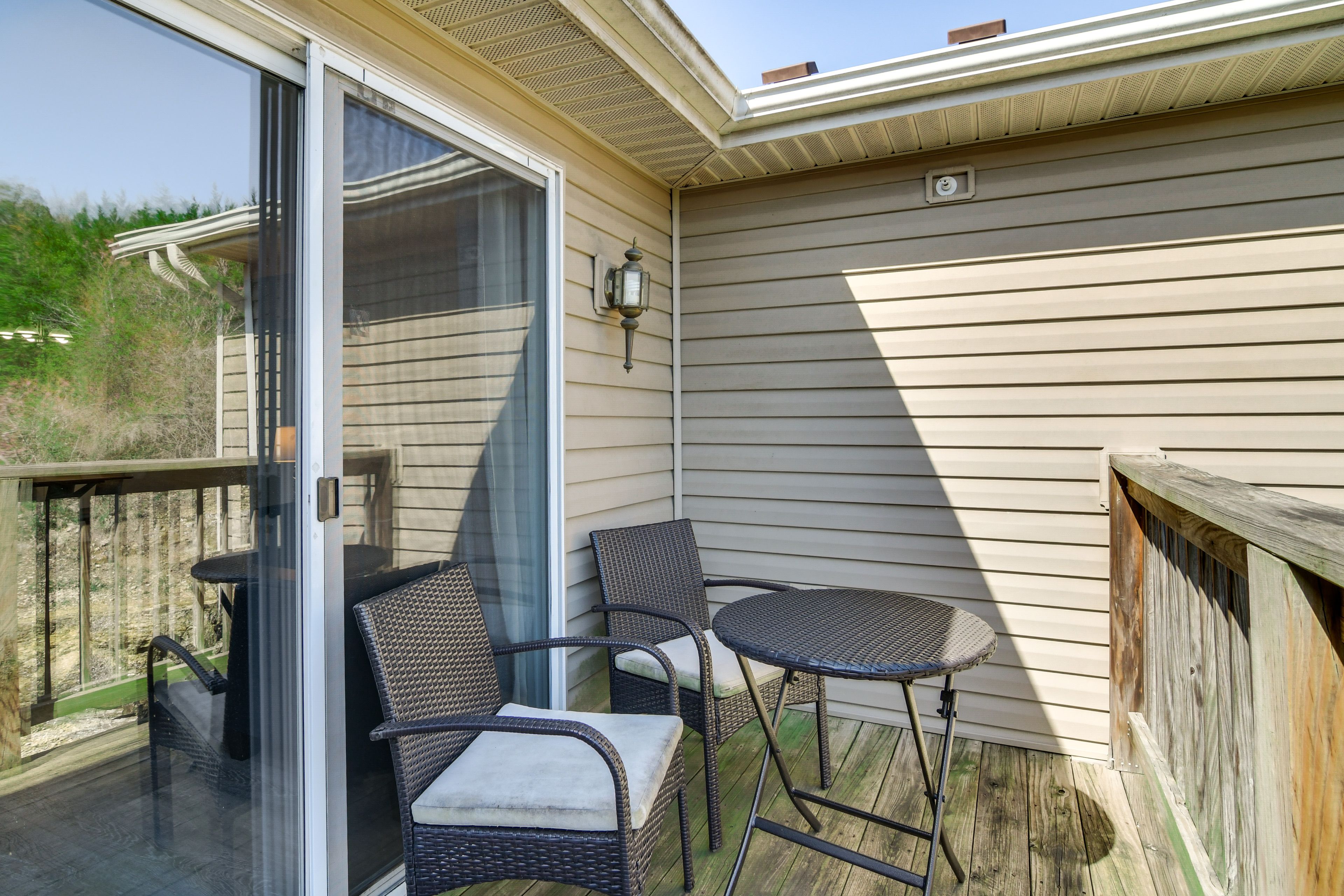 Exterior | Single-Story Condo | 2nd-Floor Unit