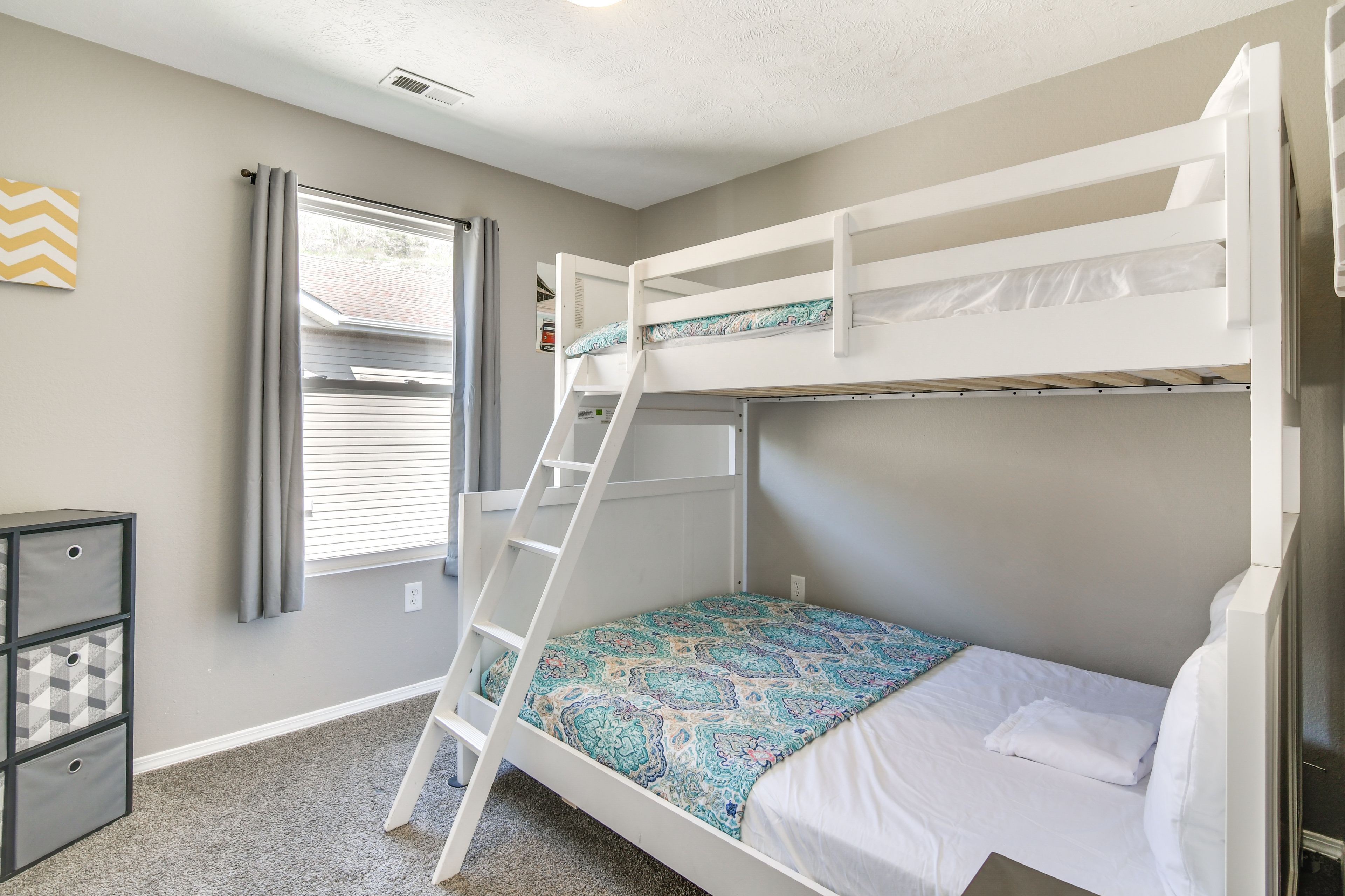 Bedroom 3 | Twin/Full Bunk Bed