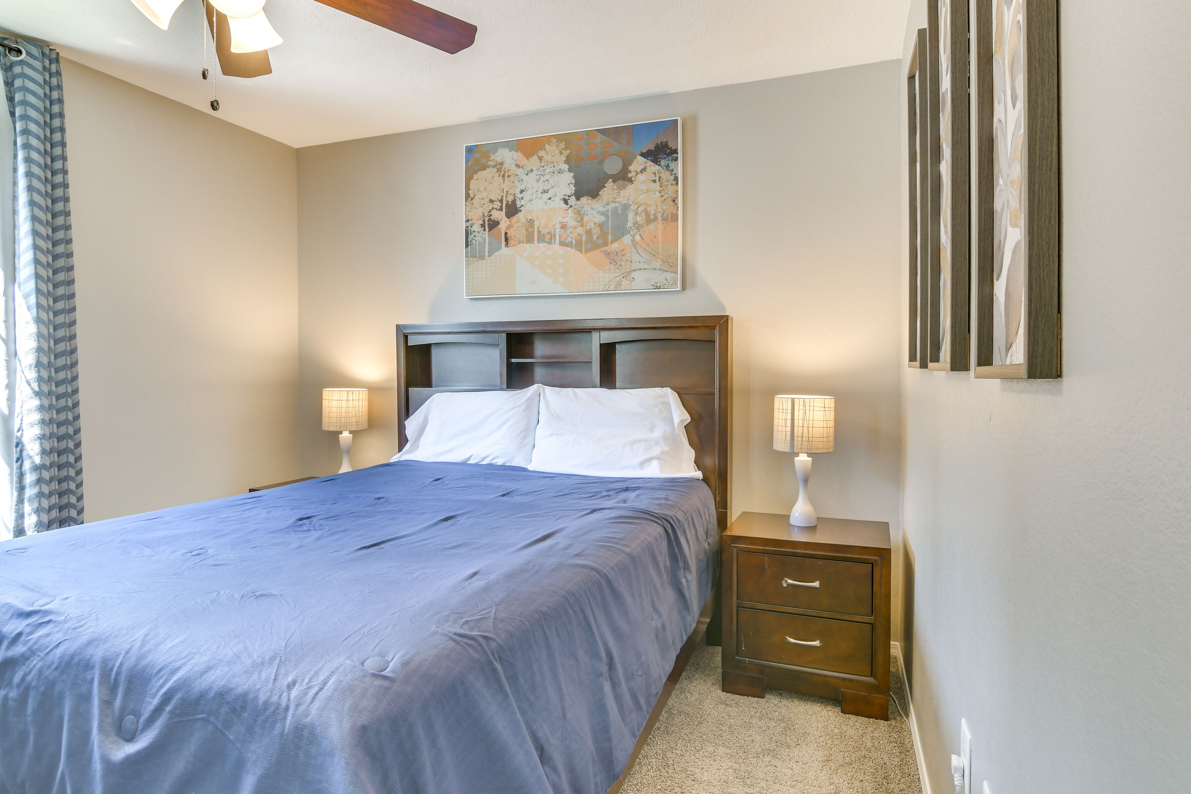 Bedroom 2 | Queen Bed | Hangers