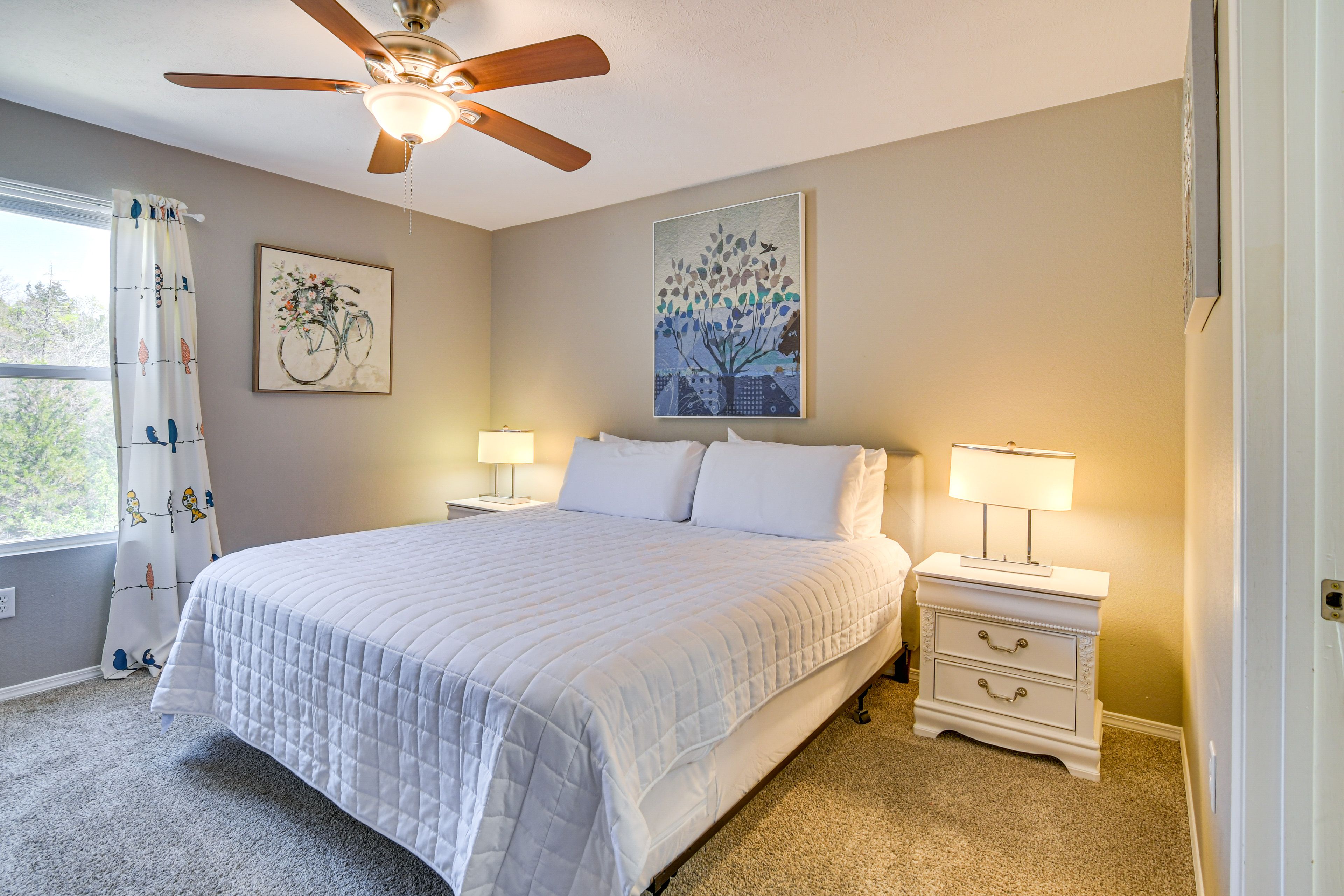 Bedroom 1 | King Bed | Smart TV