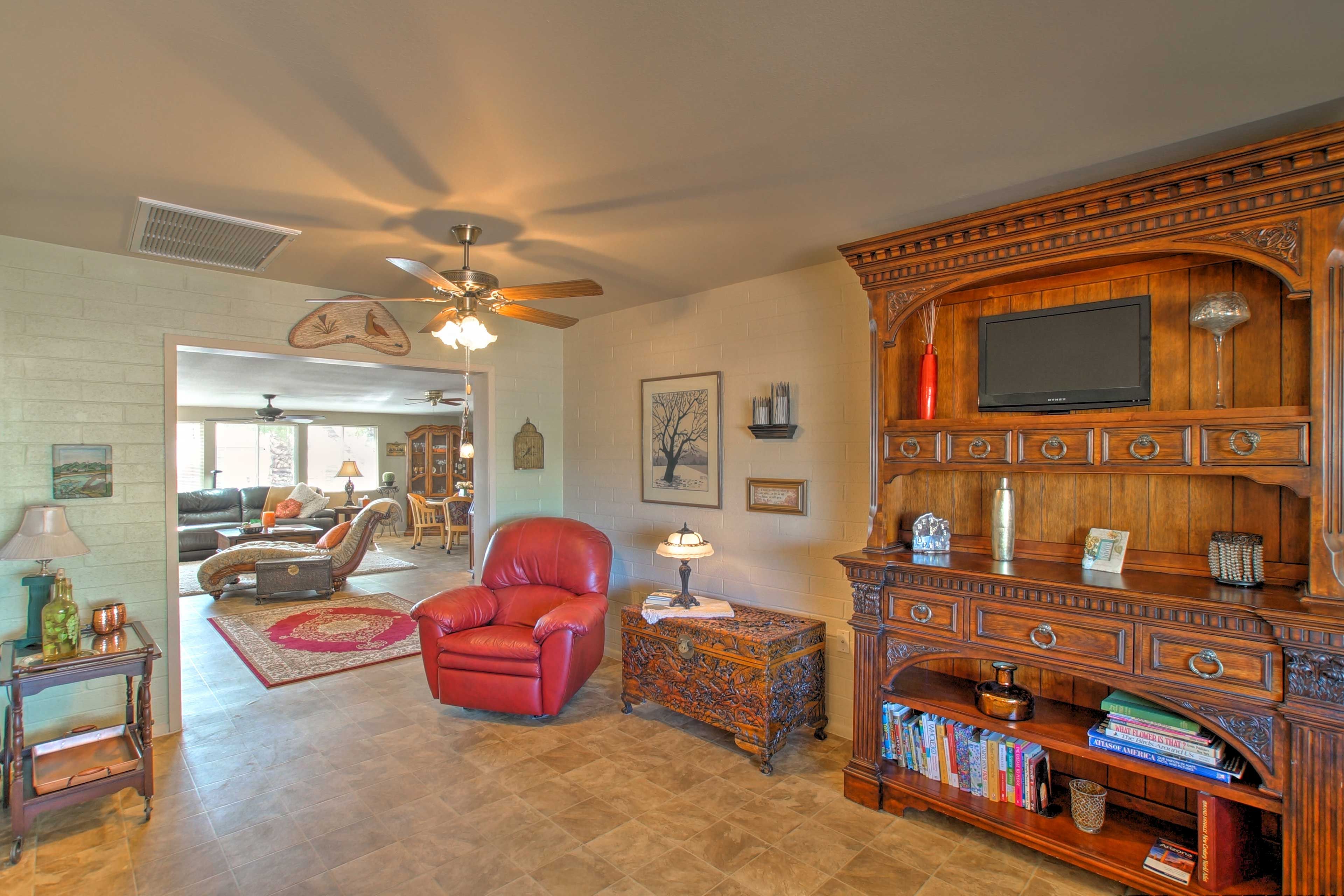 This home boasts 2,000 square feet.