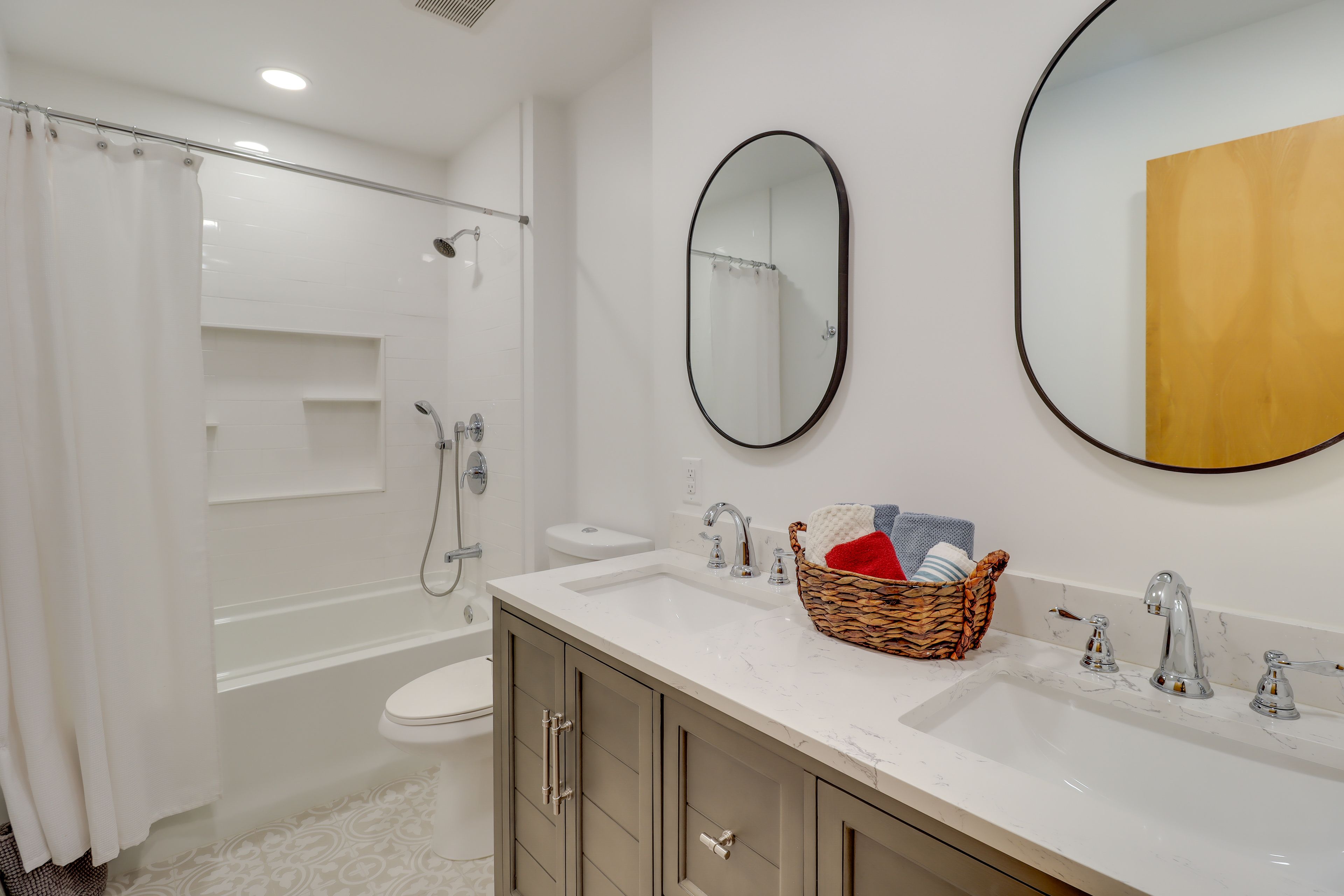 Full Bathroom