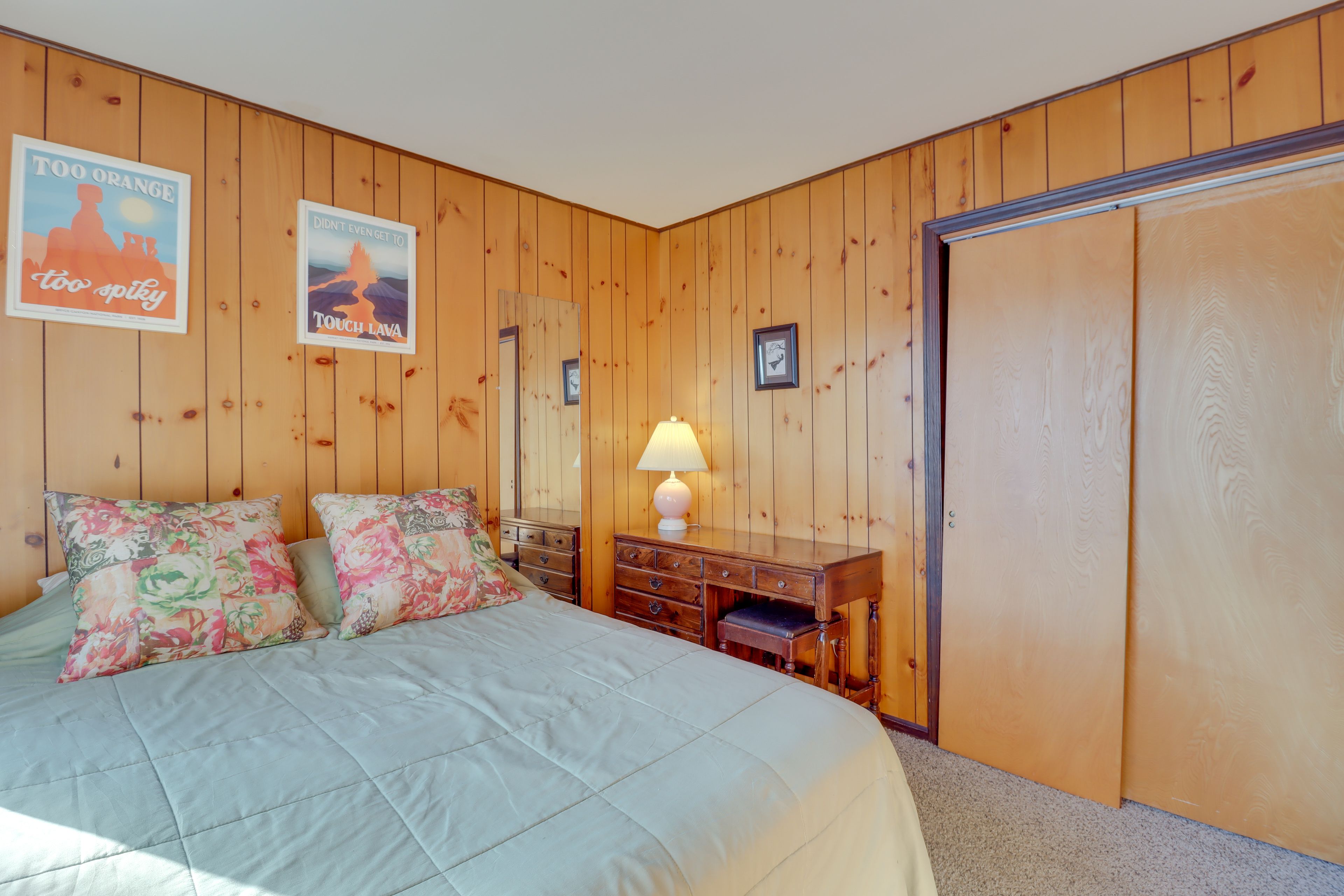 Bedroom 3 | Queen Bed