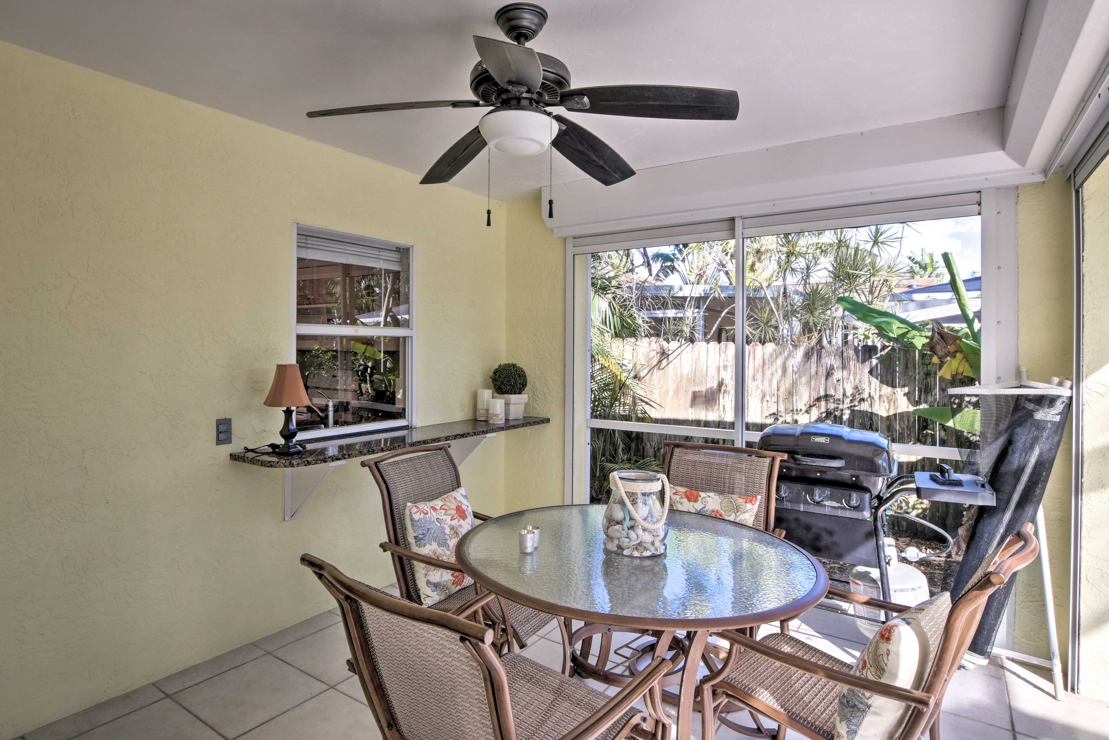 Serve al fresco feasts on the screened lanai.