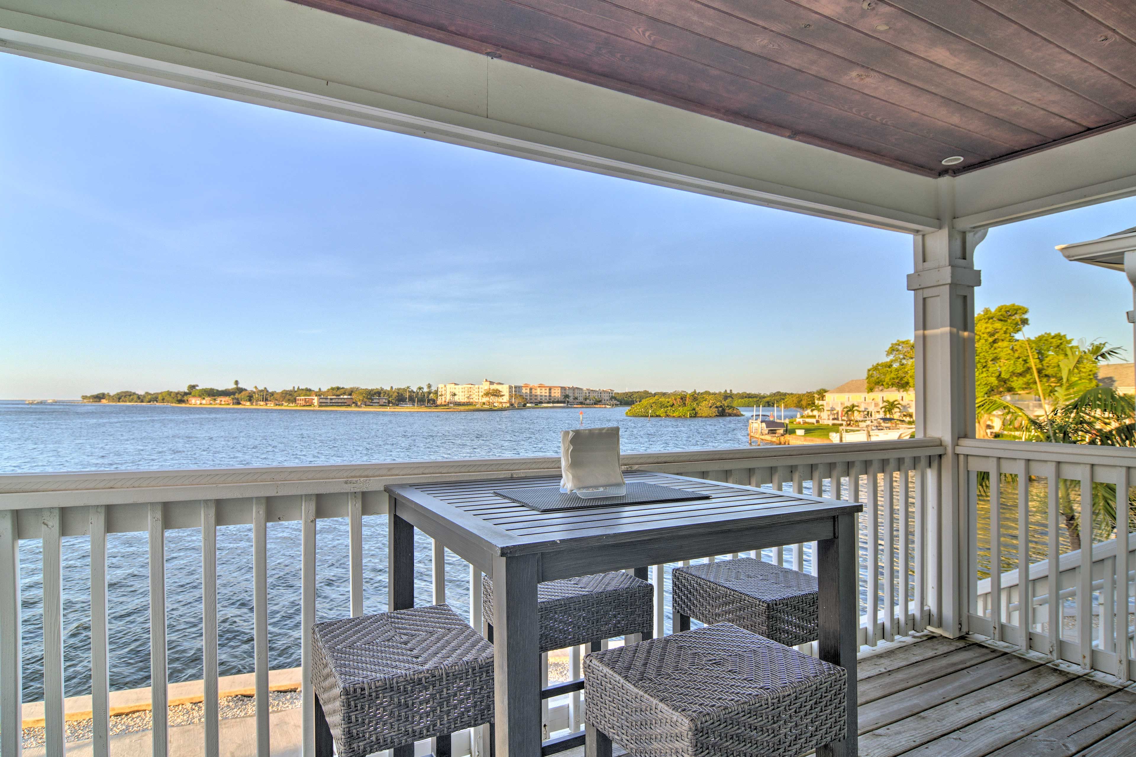 St. Petersburg Vacation Rental | 2BR | 1BA | 850 Sq Ft | Stairs Required