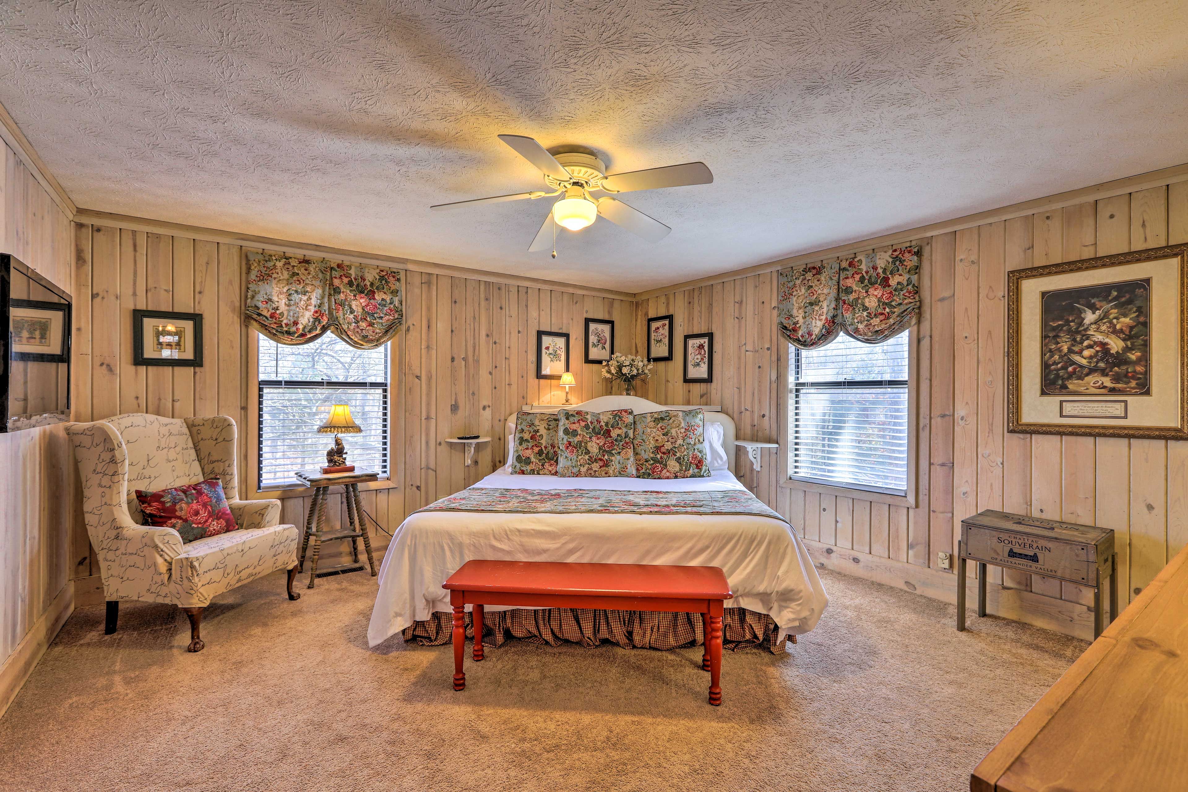 Bedroom 1 | King Bed | Linens Provided | Cable TV | Main Level