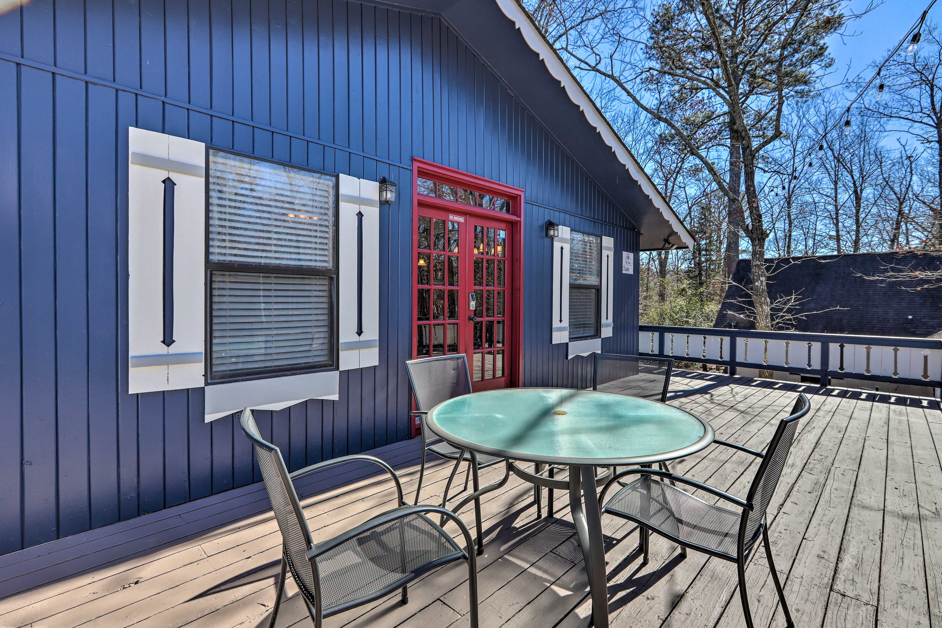 Deck | Living and Dining Space