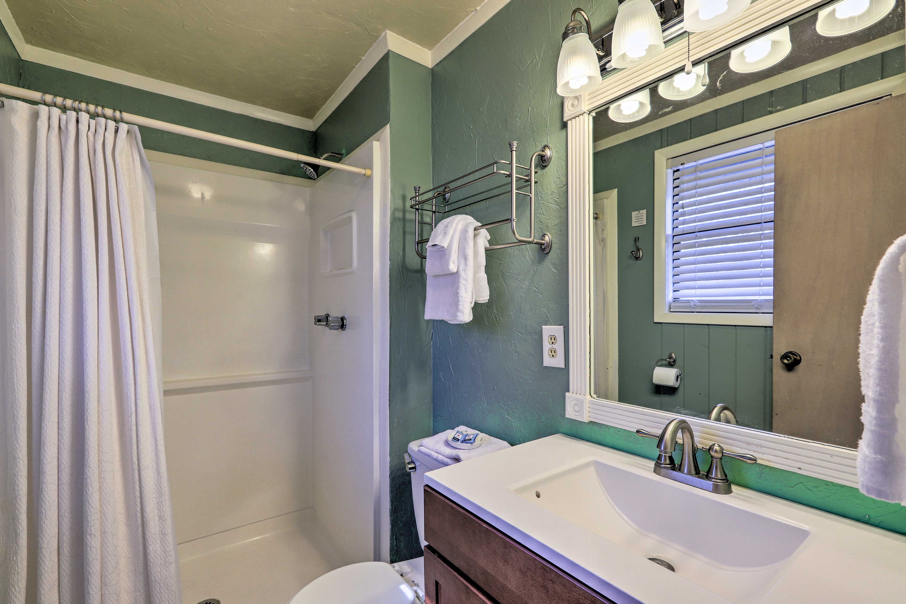 En-Suite Bathroom | Walk-In Shower | Complimentary Toiletries | Main Level