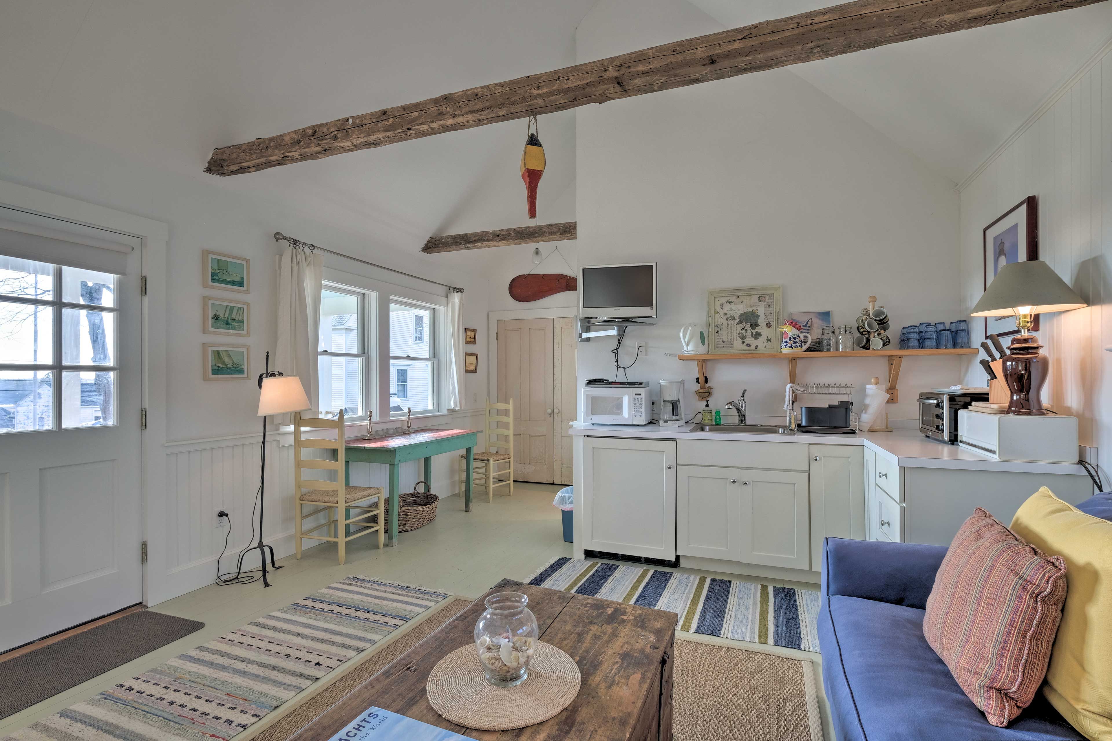 Studio | Free WiFi | DVD Player | Sleeper Sofa