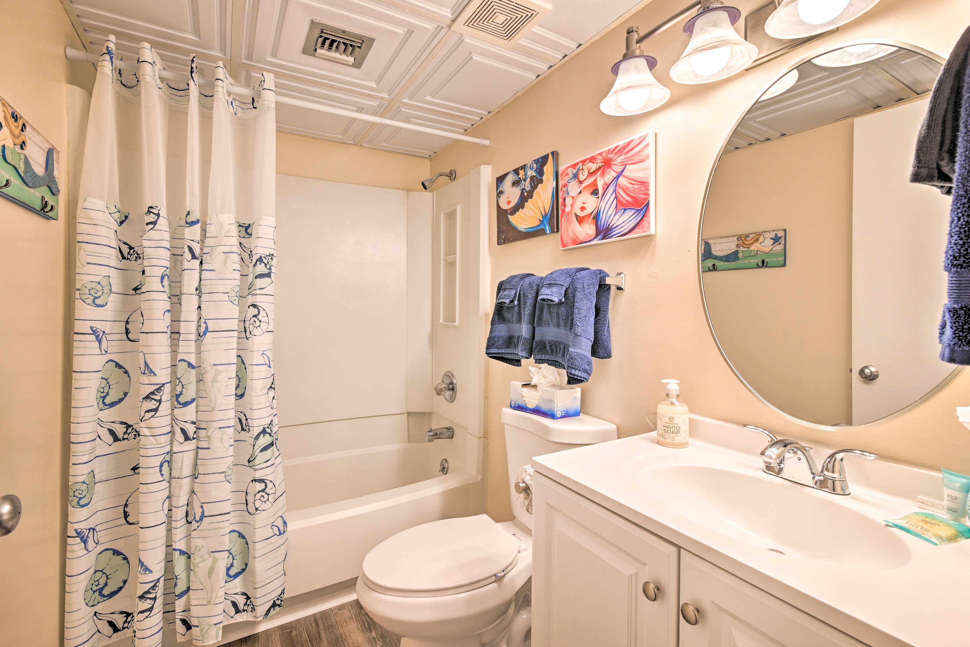 En-Suite Bathroom | Complimentary Toiletries
