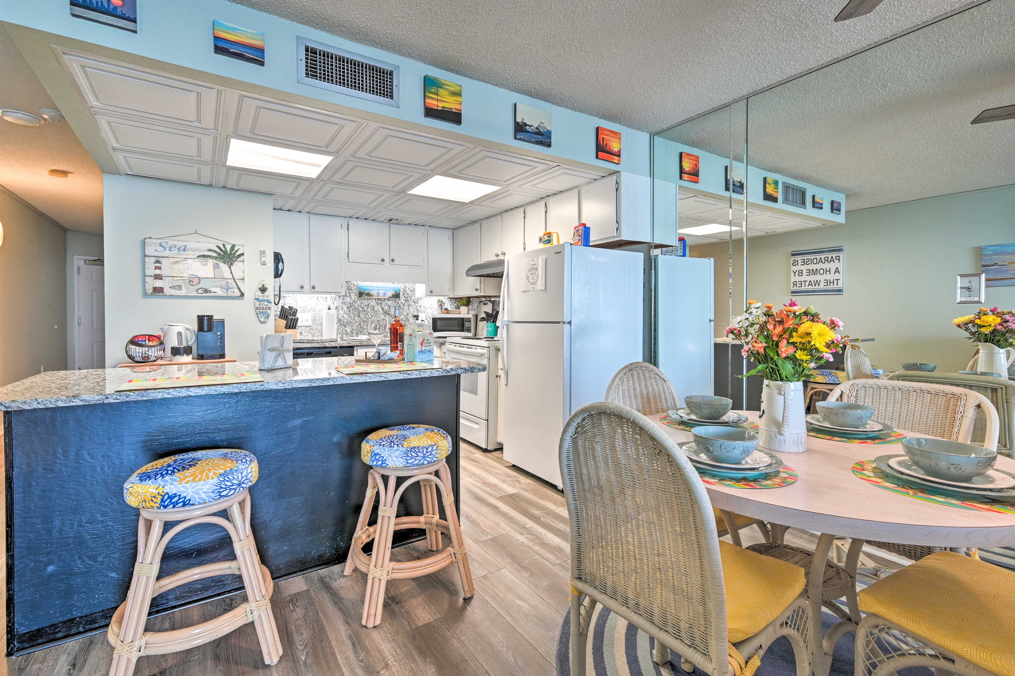 Dining Area | Dishware & Flatware Provided