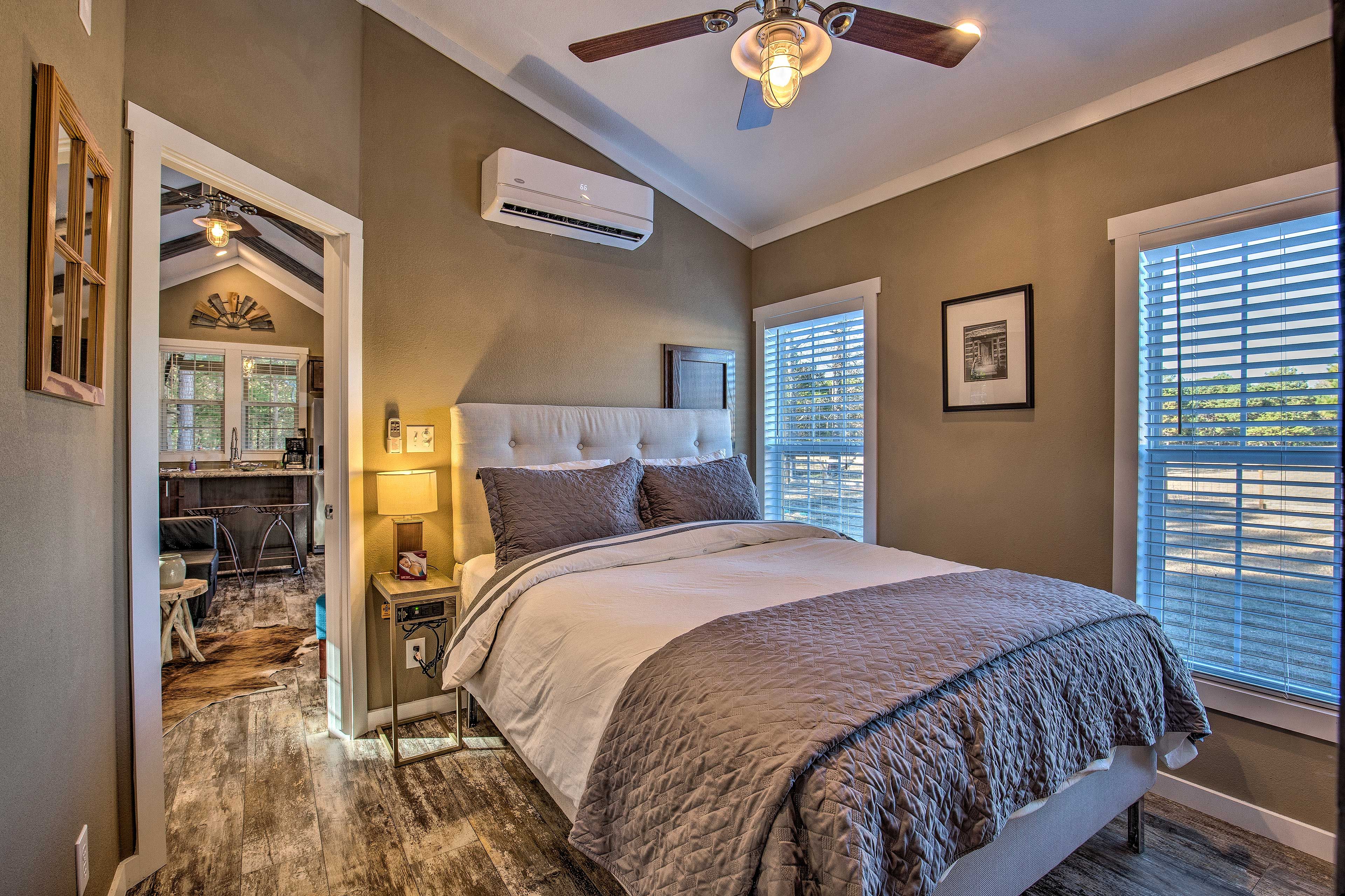 Bedroom | Queen Bed