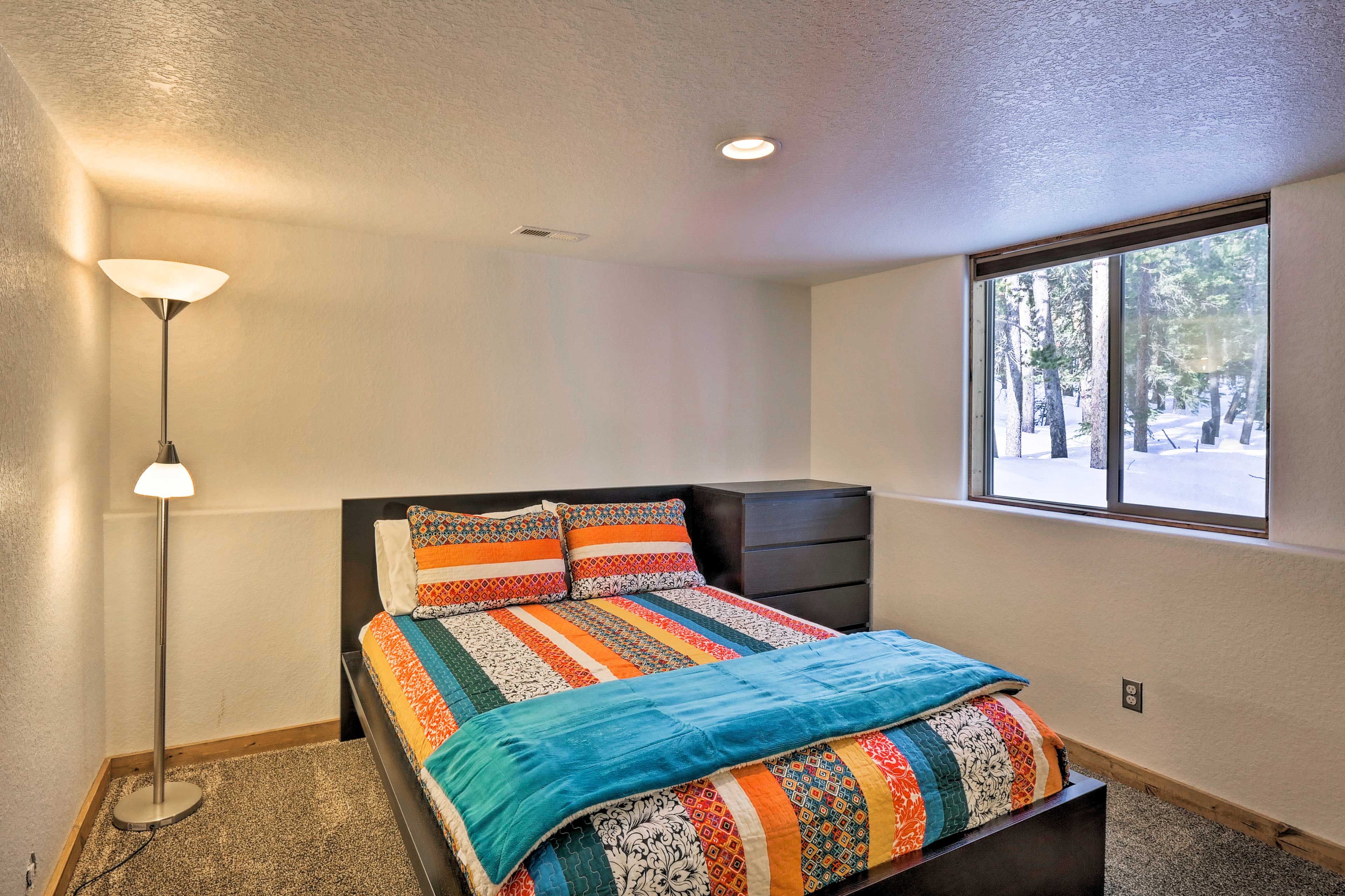 Bedroom 3 | Queen Bed