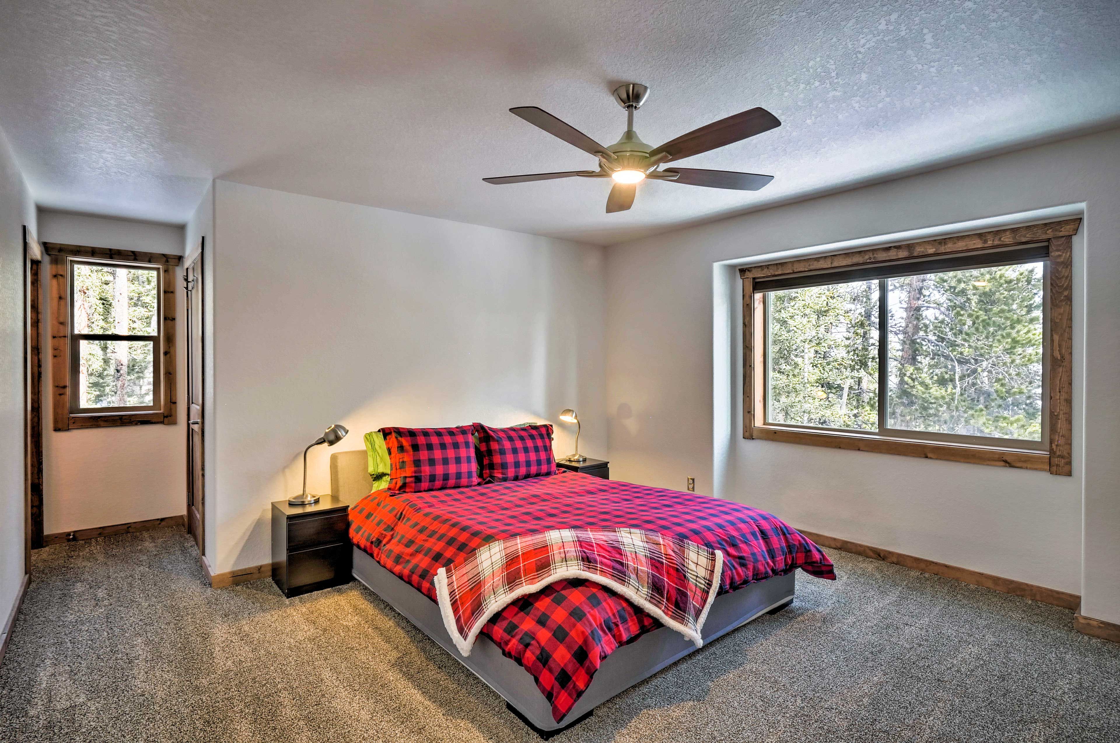 Bedroom | Queen Bed | Linens Provided