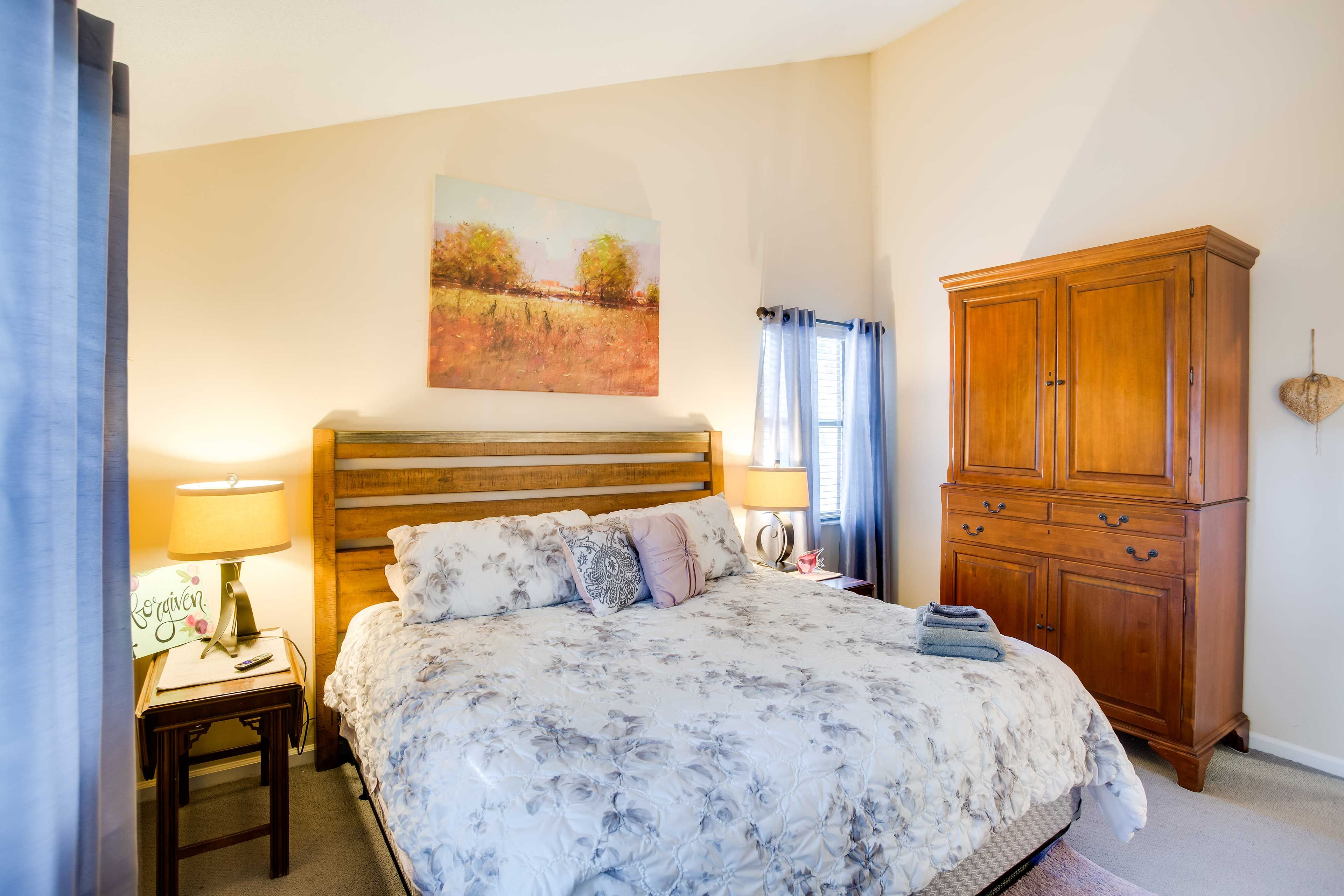 Bedroom 1 | King Bed
