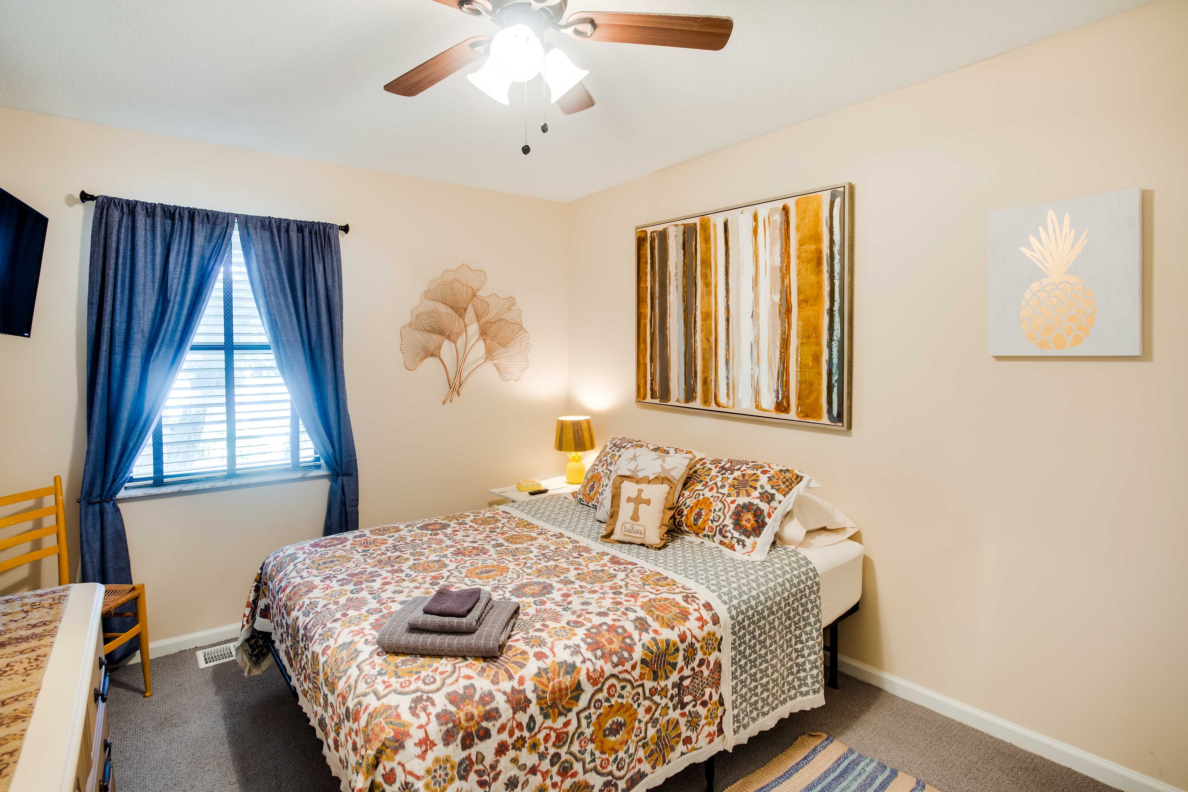 Bedroom 2 | Queen Bed