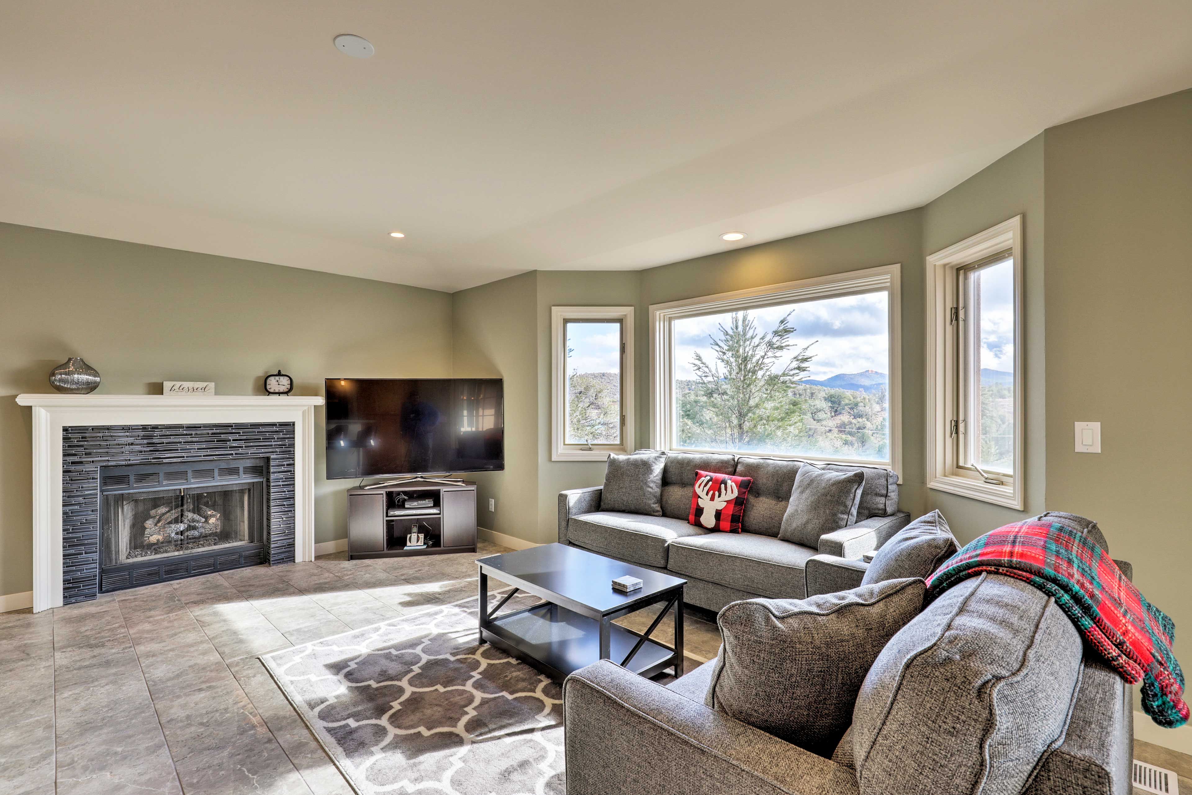 This vacation rental boasts 3 bedrooms, 3 bathrooms, and sleeps 6 guests!