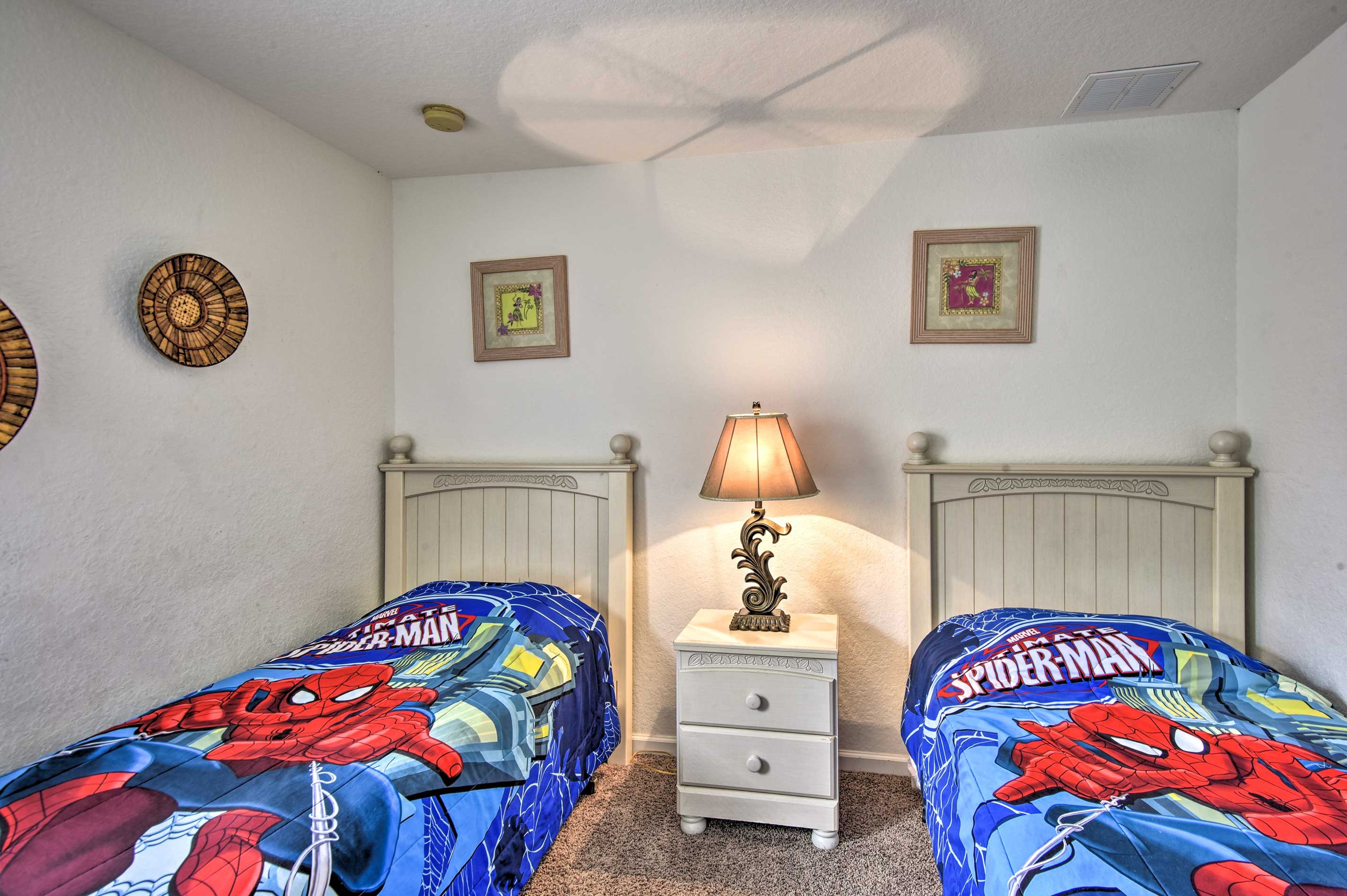 The last bedroom also offers 2 twin beds.