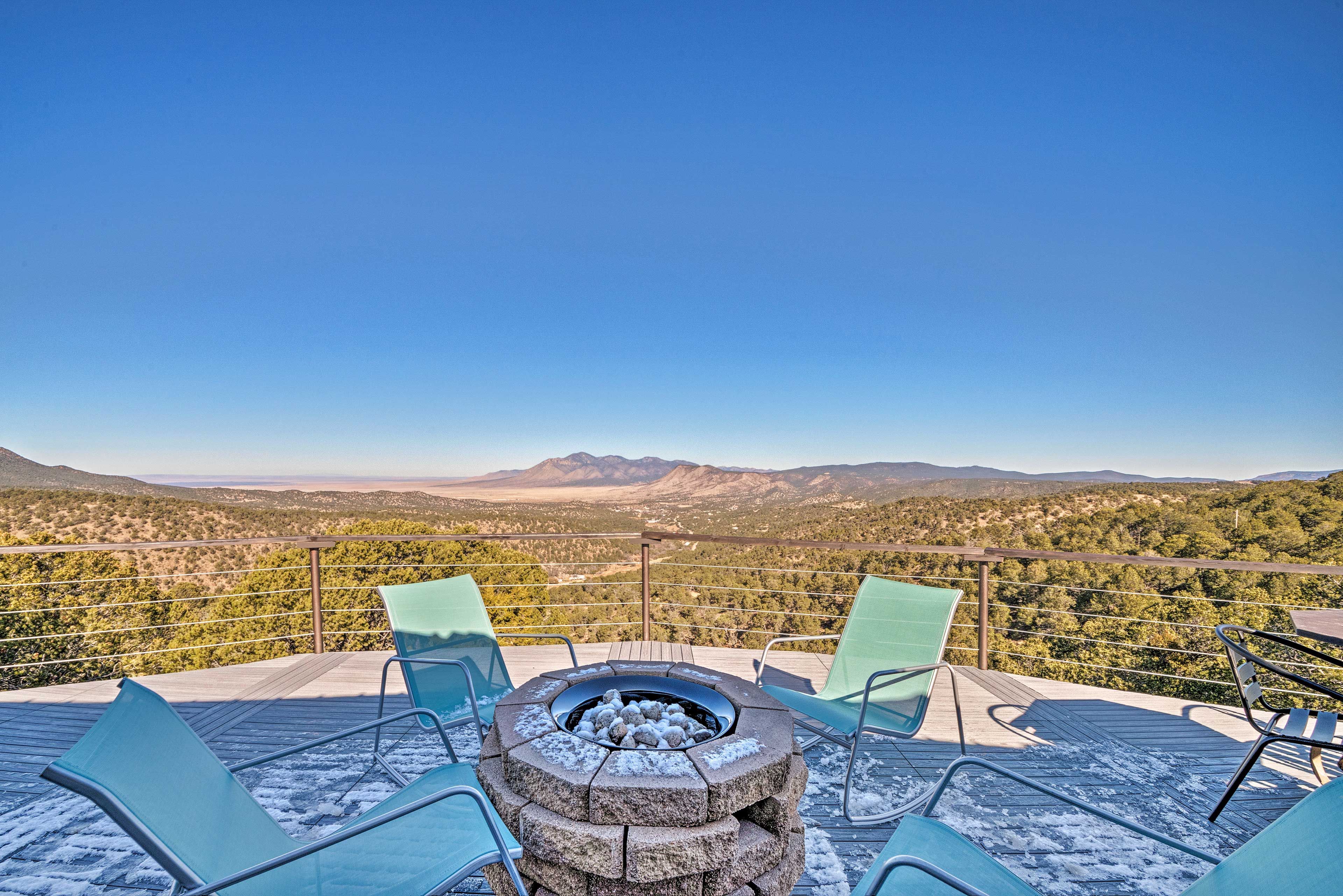 You'll want to end every night around this fire pit.